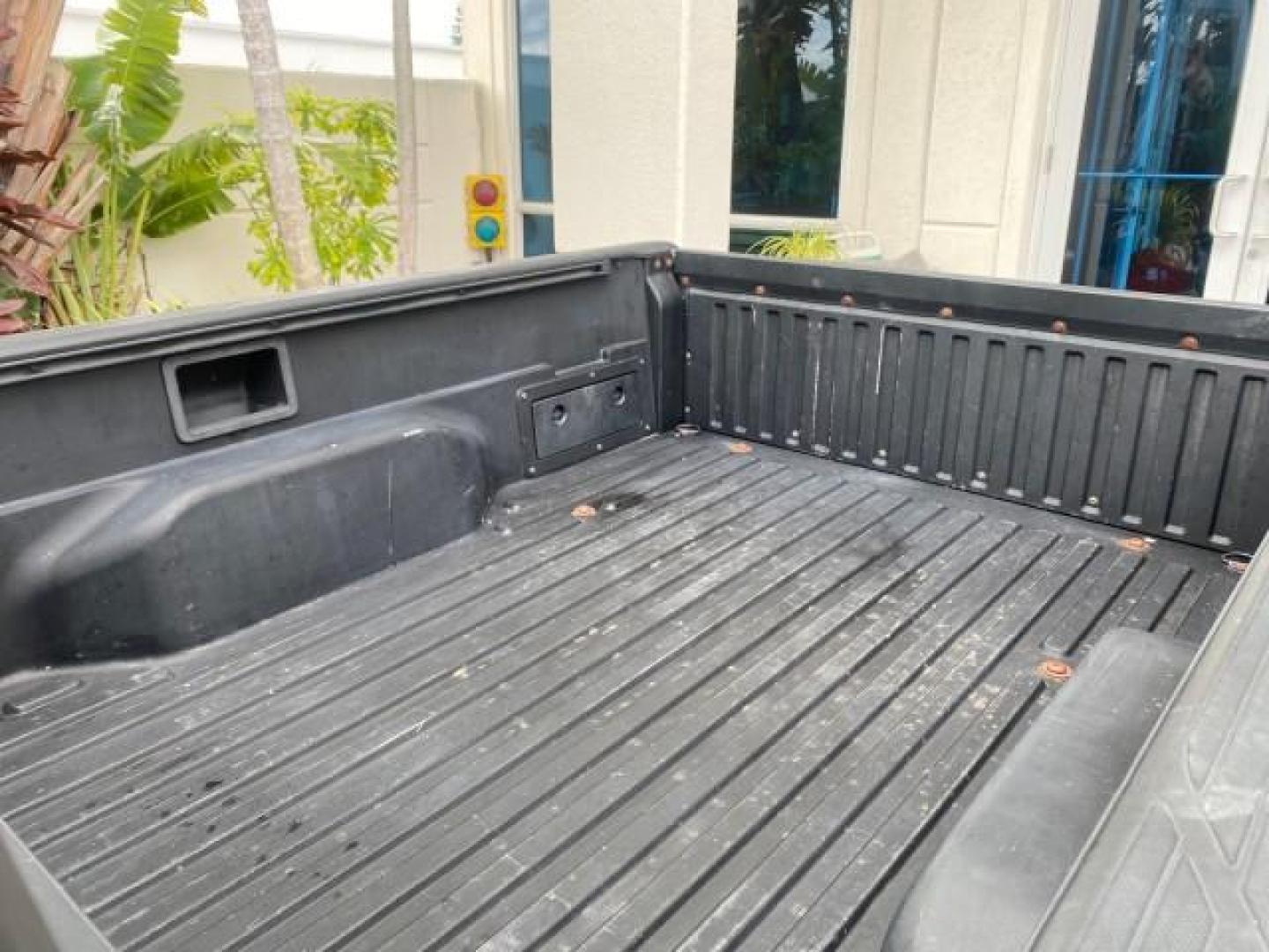 2007 Silver Streak Mica /Gray Toyota Tacoma LOW MILES 28,699 1 OWNER 4 DR (5TETX22N67Z) with an 2.7L DOHC EFI 16-Valve I4 VVT-i Engine engine, Automatic transmission, located at 4701 North Dixie Hwy, Pompano Beach, FL, 33064, (954) 422-2889, 26.240938, -80.123474 - OUR WEBPAGE FLORIDACARS1.COM HAS OVER 100 PHOTOS AND FREE CARFAX LINK 2007 TOYOTA TACOMA VIN: 5TETX22N67Z458097 5 T E T X 2 2 N 6 7 Z 4 5 8 0 9 7 CLUB CAB PICKUP 2.7L I4 F DOHC 16V GASOLINE 28 MPG REAR WHEEL DRIVE Features ABS Brakes Air Conditioning AM/FM Stereo Automatic Transmission CD Audio Clot - Photo#86