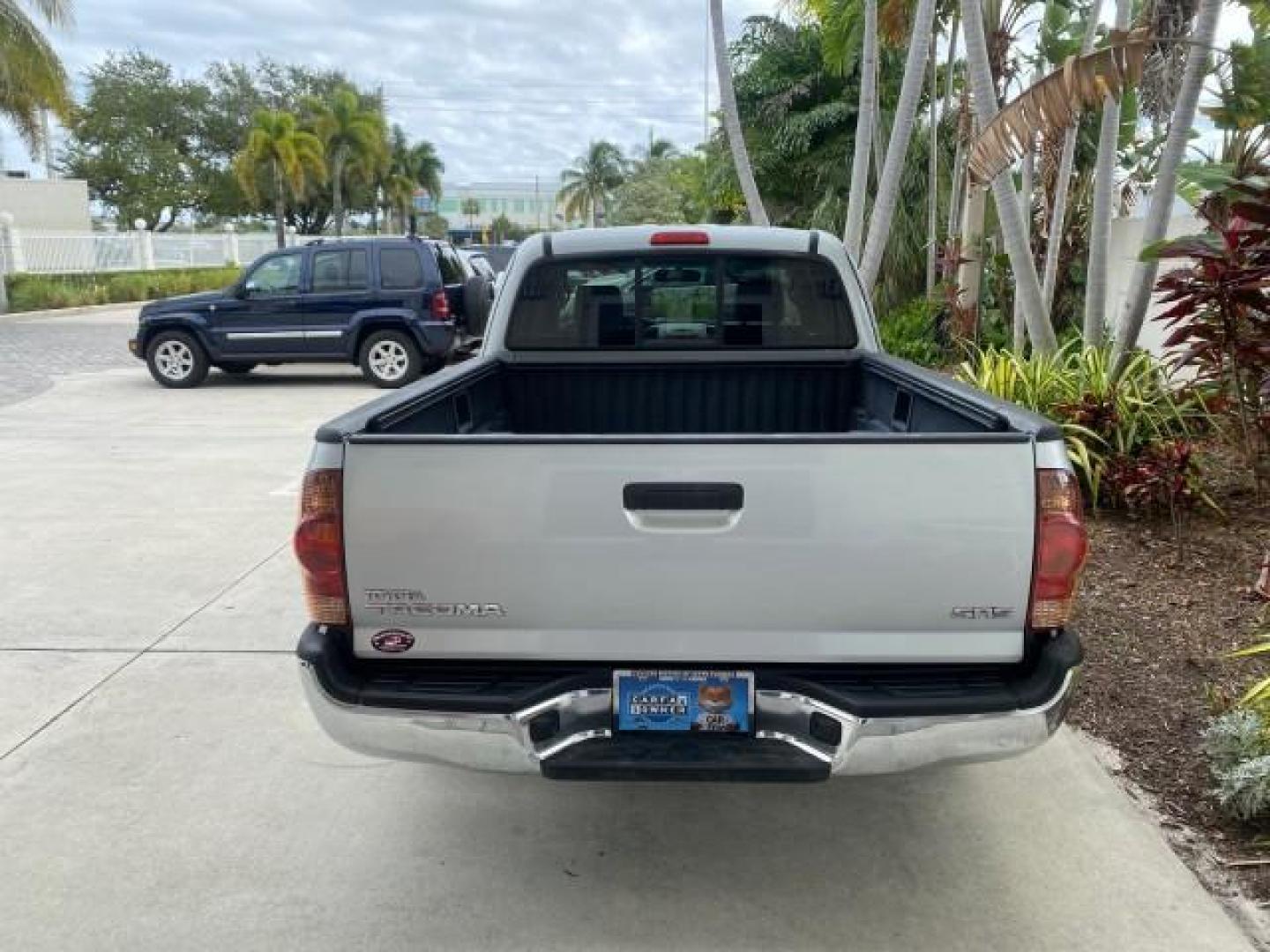 2007 Silver Streak Mica /Gray Toyota Tacoma LOW MILES 28,699 1 OWNER 4 DR (5TETX22N67Z) with an 2.7L DOHC EFI 16-Valve I4 VVT-i Engine engine, Automatic transmission, located at 4701 North Dixie Hwy, Pompano Beach, FL, 33064, (954) 422-2889, 26.240938, -80.123474 - OUR WEBPAGE FLORIDACARS1.COM HAS OVER 100 PHOTOS AND FREE CARFAX LINK 2007 TOYOTA TACOMA VIN: 5TETX22N67Z458097 5 T E T X 2 2 N 6 7 Z 4 5 8 0 9 7 CLUB CAB PICKUP 2.7L I4 F DOHC 16V GASOLINE 28 MPG REAR WHEEL DRIVE Features ABS Brakes Air Conditioning AM/FM Stereo Automatic Transmission CD Audio Clot - Photo#87