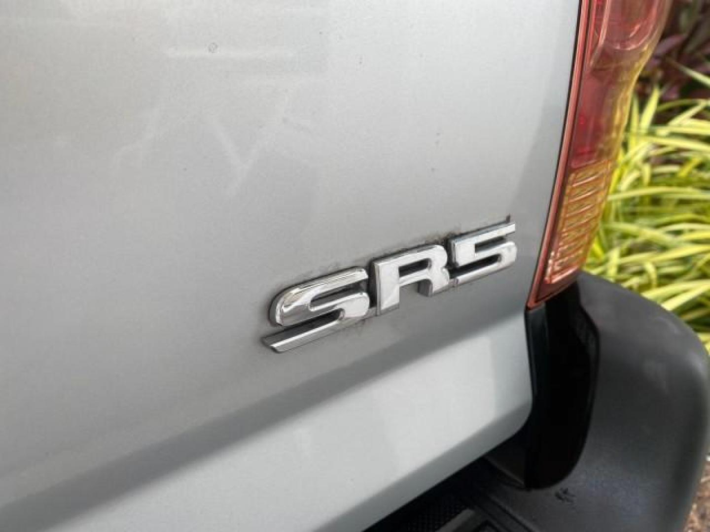 2007 Silver Streak Mica /Gray Toyota Tacoma LOW MILES 28,699 1 OWNER 4 DR (5TETX22N67Z) with an 2.7L DOHC EFI 16-Valve I4 VVT-i Engine engine, Automatic transmission, located at 4701 North Dixie Hwy, Pompano Beach, FL, 33064, (954) 422-2889, 26.240938, -80.123474 - OUR WEBPAGE FLORIDACARS1.COM HAS OVER 100 PHOTOS AND FREE CARFAX LINK 2007 TOYOTA TACOMA VIN: 5TETX22N67Z458097 5 T E T X 2 2 N 6 7 Z 4 5 8 0 9 7 CLUB CAB PICKUP 2.7L I4 F DOHC 16V GASOLINE 28 MPG REAR WHEEL DRIVE Features ABS Brakes Air Conditioning AM/FM Stereo Automatic Transmission CD Audio Clot - Photo#94