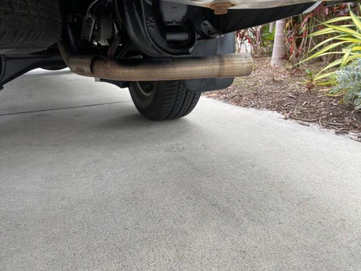 2007 Silver Streak Mica /Gray Toyota Tacoma LOW MILES 28,699 1 OWNER 4 DR (5TETX22N67Z) with an 2.7L DOHC EFI 16-Valve I4 VVT-i Engine engine, Automatic transmission, located at 4701 North Dixie Hwy, Pompano Beach, FL, 33064, (954) 422-2889, 26.240938, -80.123474 - OUR WEBPAGE FLORIDACARS1.COM HAS OVER 100 PHOTOS AND FREE CARFAX LINK 2007 TOYOTA TACOMA VIN: 5TETX22N67Z458097 5 T E T X 2 2 N 6 7 Z 4 5 8 0 9 7 CLUB CAB PICKUP 2.7L I4 F DOHC 16V GASOLINE 28 MPG REAR WHEEL DRIVE Features ABS Brakes Air Conditioning AM/FM Stereo Automatic Transmission CD Audio Clot - Photo#95