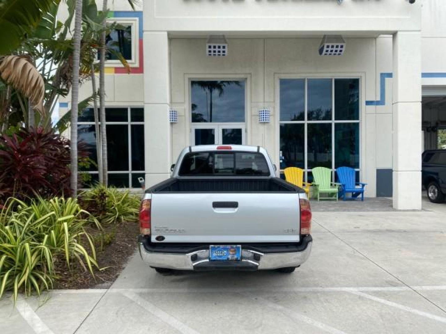 2007 Silver Streak Mica /Gray Toyota Tacoma LOW MILES 28,699 1 OWNER 4 DR (5TETX22N67Z) with an 2.7L DOHC EFI 16-Valve I4 VVT-i Engine engine, Automatic transmission, located at 4701 North Dixie Hwy, Pompano Beach, FL, 33064, (954) 422-2889, 26.240938, -80.123474 - OUR WEBPAGE FLORIDACARS1.COM HAS OVER 100 PHOTOS AND FREE CARFAX LINK 2007 TOYOTA TACOMA VIN: 5TETX22N67Z458097 5 T E T X 2 2 N 6 7 Z 4 5 8 0 9 7 CLUB CAB PICKUP 2.7L I4 F DOHC 16V GASOLINE 28 MPG REAR WHEEL DRIVE Features ABS Brakes Air Conditioning AM/FM Stereo Automatic Transmission CD Audio Clot - Photo#96