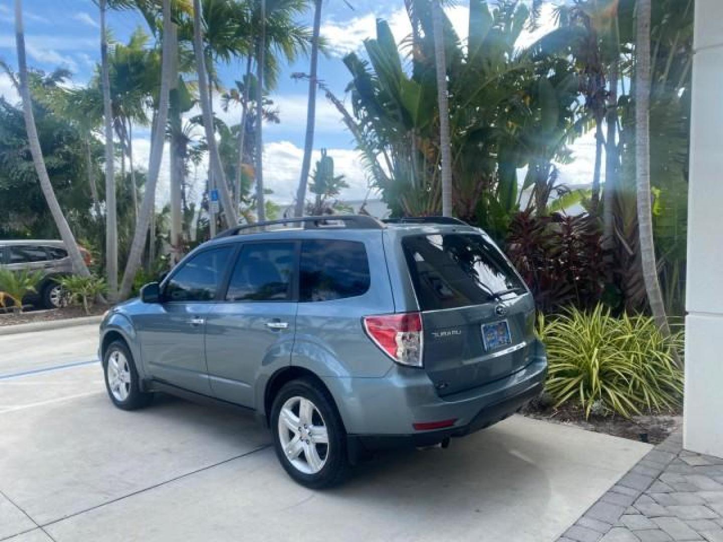 2009 Newport Blue Pearl /Platimum Gray Subaru Forester (Natl) X L.L. Bean Ed LOW MILES 37,791 4WD (JF2SH64619H) with an 2.5L SOHC SMPI 16-Valve 4-Cyl Boxer Engine engine, Automatic transmission, located at 4701 North Dixie Hwy, Pompano Beach, FL, 33064, (954) 422-2889, 26.240938, -80.123474 - OUR WEBPAGE FLORIDACARS1.COM HAS OVER 100 PHOTOS AND FREE CARFAX LINK 2009 SUBARU FORESTER 2.5 X L.L. BEAN LOW MILEAGE FOR THE YEAR VIN: JF2SH64619H778911 J F 2 S H 6 4 6 1 9 H 7 7 8 9 1 1 4 DOOR WAGON/SPORT UTILITY 2.5L H4 F SOHC 16V GASOLINE 26 MPG ALL WHEEL DRIVE Features 4WD/AWD ABS Brakes Air C - Photo#5
