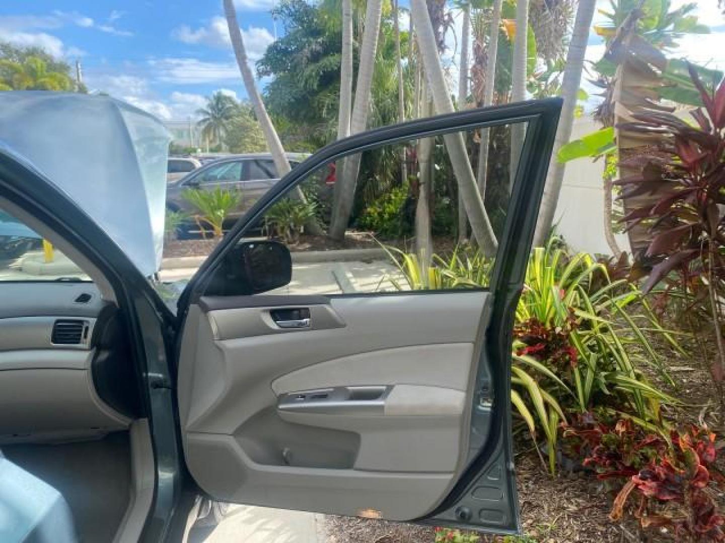 2009 Newport Blue Pearl /Platimum Gray Subaru Forester (Natl) X L.L. Bean Ed LOW MILES 37,791 4WD (JF2SH64619H) with an 2.5L SOHC SMPI 16-Valve 4-Cyl Boxer Engine engine, Automatic transmission, located at 4701 North Dixie Hwy, Pompano Beach, FL, 33064, (954) 422-2889, 26.240938, -80.123474 - OUR WEBPAGE FLORIDACARS1.COM HAS OVER 100 PHOTOS AND FREE CARFAX LINK 2009 SUBARU FORESTER 2.5 X L.L. BEAN LOW MILEAGE FOR THE YEAR VIN: JF2SH64619H778911 J F 2 S H 6 4 6 1 9 H 7 7 8 9 1 1 4 DOOR WAGON/SPORT UTILITY 2.5L H4 F SOHC 16V GASOLINE 26 MPG ALL WHEEL DRIVE Features 4WD/AWD ABS Brakes Air C - Photo#11