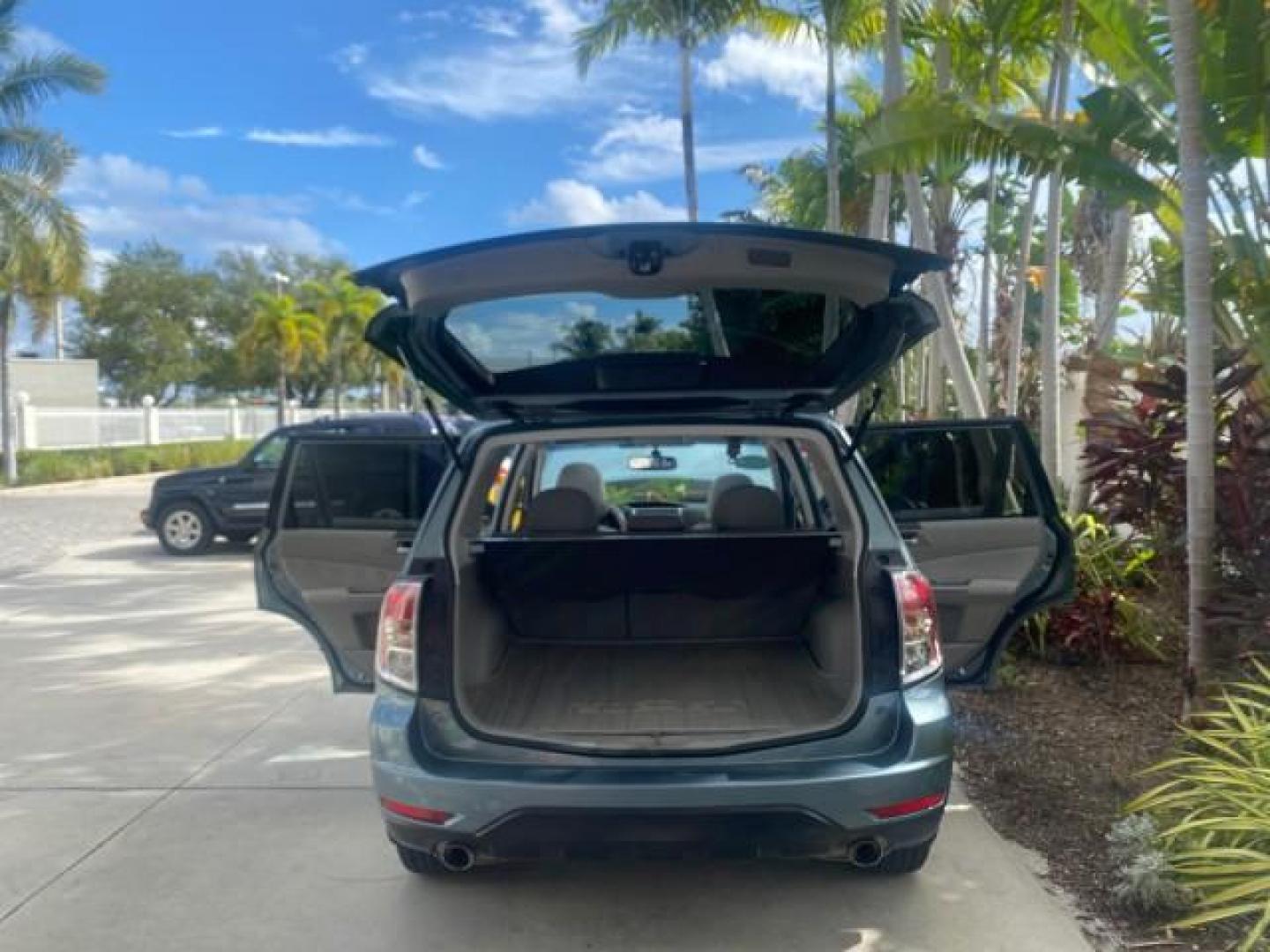 2009 Newport Blue Pearl /Platimum Gray Subaru Forester (Natl) X L.L. Bean Ed LOW MILES 37,791 4WD (JF2SH64619H) with an 2.5L SOHC SMPI 16-Valve 4-Cyl Boxer Engine engine, Automatic transmission, located at 4701 North Dixie Hwy, Pompano Beach, FL, 33064, (954) 422-2889, 26.240938, -80.123474 - OUR WEBPAGE FLORIDACARS1.COM HAS OVER 100 PHOTOS AND FREE CARFAX LINK 2009 SUBARU FORESTER 2.5 X L.L. BEAN LOW MILEAGE FOR THE YEAR VIN: JF2SH64619H778911 J F 2 S H 6 4 6 1 9 H 7 7 8 9 1 1 4 DOOR WAGON/SPORT UTILITY 2.5L H4 F SOHC 16V GASOLINE 26 MPG ALL WHEEL DRIVE Features 4WD/AWD ABS Brakes Air C - Photo#15