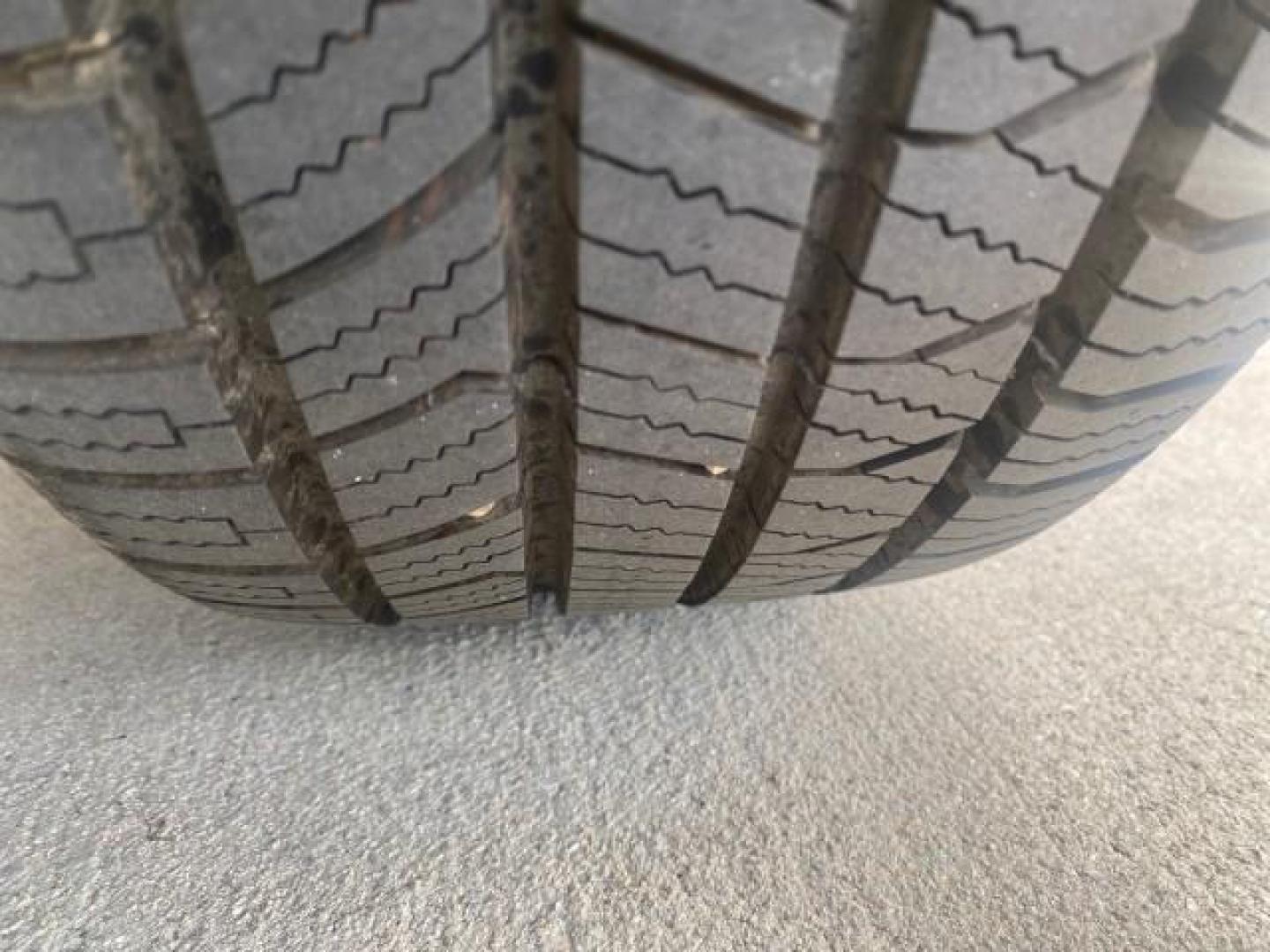 2009 Newport Blue Pearl /Platimum Gray Subaru Forester (Natl) X L.L. Bean Ed LOW MILES 37,791 4WD (JF2SH64619H) with an 2.5L SOHC SMPI 16-Valve 4-Cyl Boxer Engine engine, Automatic transmission, located at 4701 North Dixie Hwy, Pompano Beach, FL, 33064, (954) 422-2889, 26.240938, -80.123474 - OUR WEBPAGE FLORIDACARS1.COM HAS OVER 100 PHOTOS AND FREE CARFAX LINK 2009 SUBARU FORESTER 2.5 X L.L. BEAN LOW MILEAGE FOR THE YEAR VIN: JF2SH64619H778911 J F 2 S H 6 4 6 1 9 H 7 7 8 9 1 1 4 DOOR WAGON/SPORT UTILITY 2.5L H4 F SOHC 16V GASOLINE 26 MPG ALL WHEEL DRIVE Features 4WD/AWD ABS Brakes Air C - Photo#93