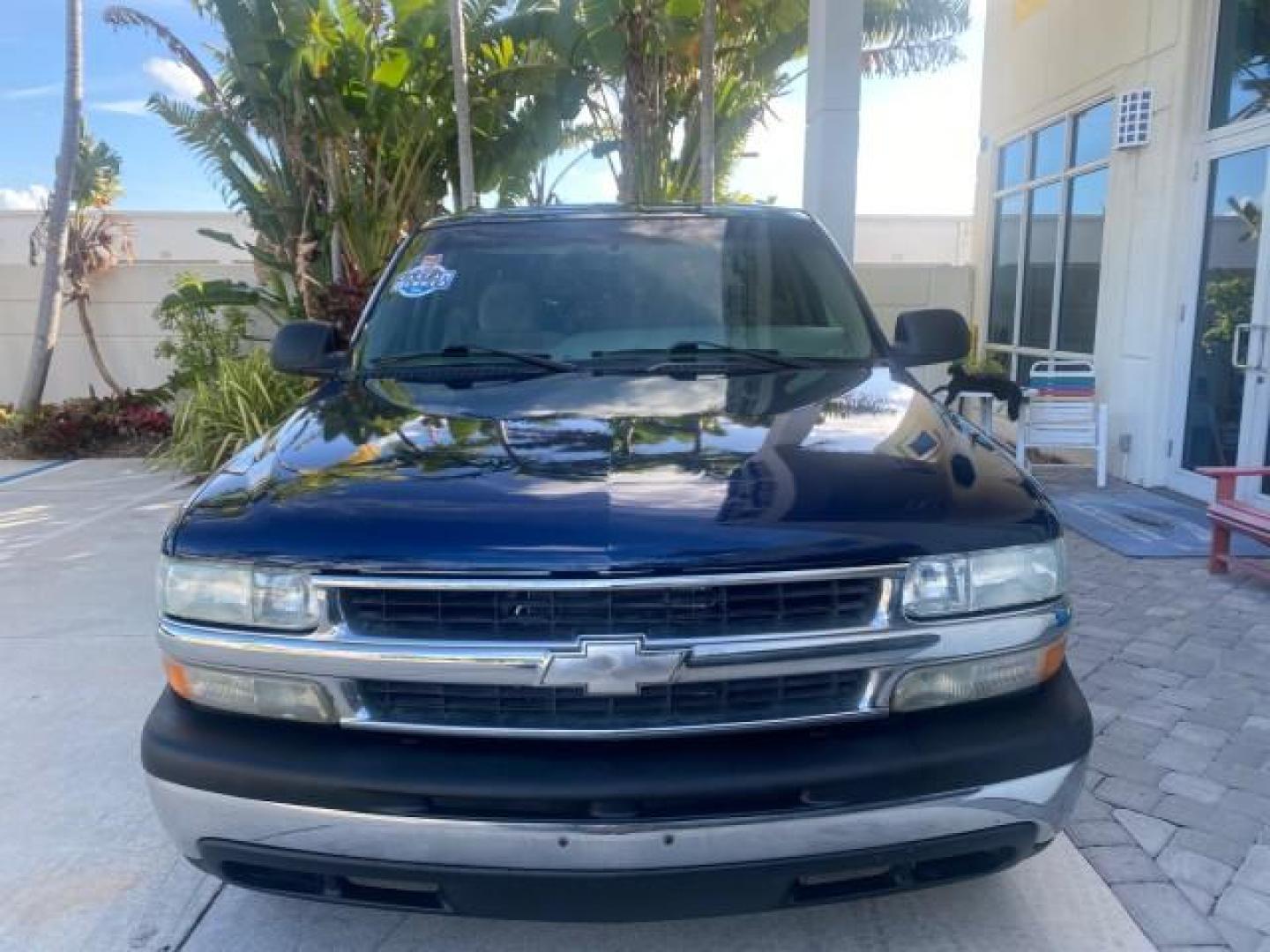 2001 Indigo Blue Metallic /Tan/Neutral Chevrolet Suburban LT 1 OWNER 44 SERVICES NO ACCIDENTS (3GNFK16T41G) with an 5.3L Vortec 1000 SFI V8 Engine engine, Automatic transmission, located at 4701 North Dixie Hwy, Pompano Beach, FL, 33064, (954) 422-2889, 26.240938, -80.123474 - OUR WEBPAGE FLORIDACARS1.COM HAS OVER 100 PHOTOS AND FREE CARFAX LINK 2001 CHEVROLET SUBURBAN 1500 4 WHEEL DRIVE CLOTH LOADED - LIKE NEW VIN: 3GNFK16T41G205451 3 G N F K 1 6 T 4 1 G 2 0 5 4 5 1 4 DOOR WAGON/SPORT UTILITY 5.3L V8 F OHV GASOLINE 18 MPG REAR WHEEL DRIVE W/ 4X4 Features ABS Brakes Air C - Photo#2