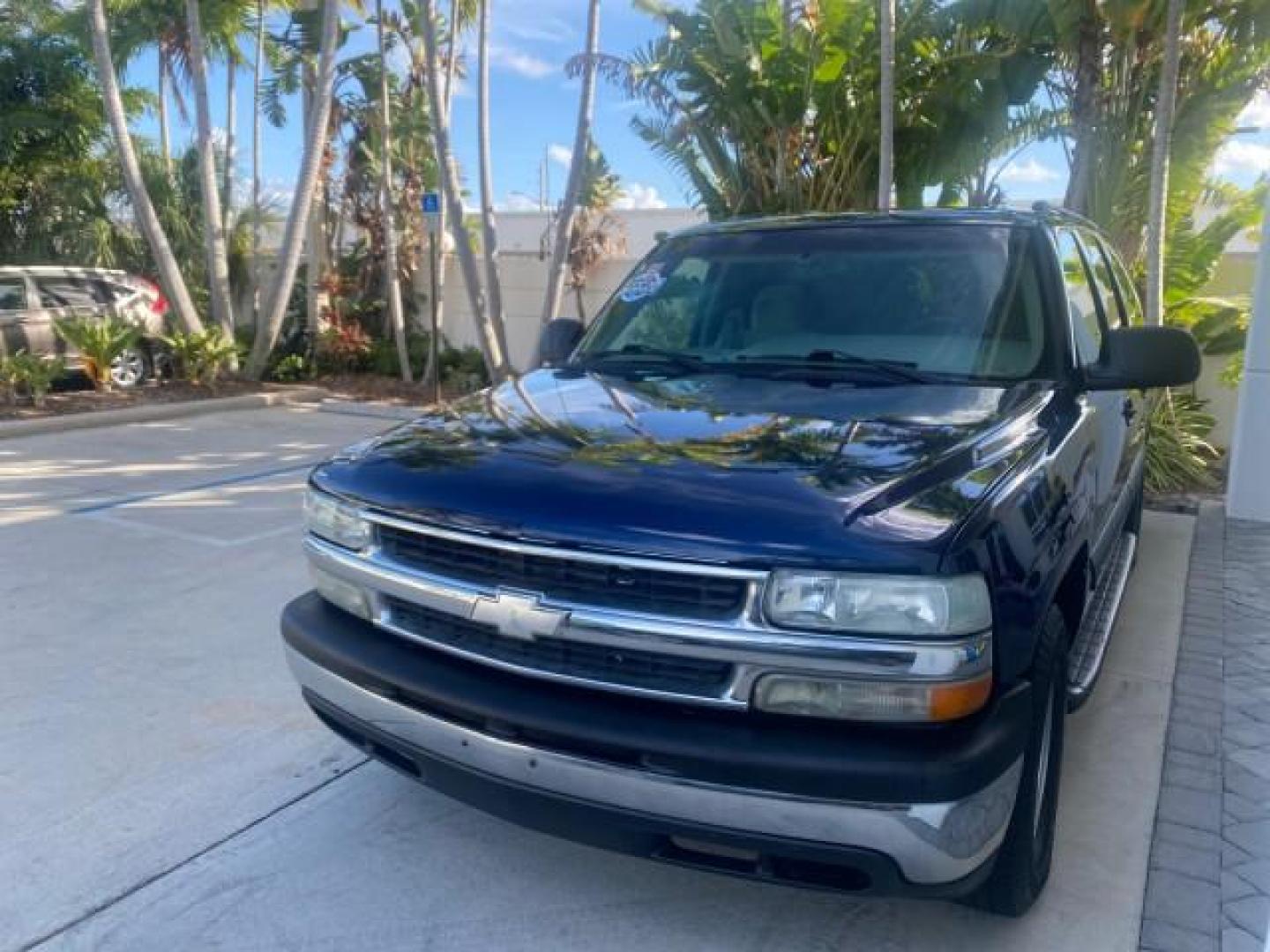 2001 Indigo Blue Metallic /Tan/Neutral Chevrolet Suburban LT 1 OWNER 44 SERVICES NO ACCIDENTS (3GNFK16T41G) with an 5.3L Vortec 1000 SFI V8 Engine engine, Automatic transmission, located at 4701 North Dixie Hwy, Pompano Beach, FL, 33064, (954) 422-2889, 26.240938, -80.123474 - OUR WEBPAGE FLORIDACARS1.COM HAS OVER 100 PHOTOS AND FREE CARFAX LINK 2001 CHEVROLET SUBURBAN 1500 4 WHEEL DRIVE CLOTH LOADED - LIKE NEW VIN: 3GNFK16T41G205451 3 G N F K 1 6 T 4 1 G 2 0 5 4 5 1 4 DOOR WAGON/SPORT UTILITY 5.3L V8 F OHV GASOLINE 18 MPG REAR WHEEL DRIVE W/ 4X4 Features ABS Brakes Air C - Photo#3