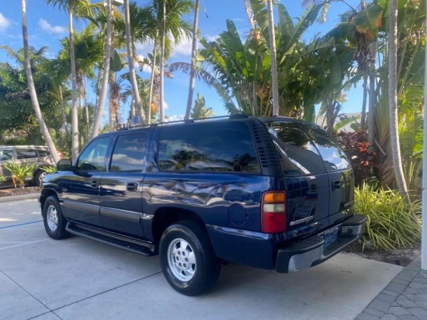 2001 Indigo Blue Metallic /Tan/Neutral Chevrolet Suburban LT 1 OWNER 44 SERVICES NO ACCIDENTS (3GNFK16T41G) with an 5.3L Vortec 1000 SFI V8 Engine engine, Automatic transmission, located at 4701 North Dixie Hwy, Pompano Beach, FL, 33064, (954) 422-2889, 26.240938, -80.123474 - OUR WEBPAGE FLORIDACARS1.COM HAS OVER 100 PHOTOS AND FREE CARFAX LINK 2001 CHEVROLET SUBURBAN 1500 4 WHEEL DRIVE CLOTH LOADED - LIKE NEW VIN: 3GNFK16T41G205451 3 G N F K 1 6 T 4 1 G 2 0 5 4 5 1 4 DOOR WAGON/SPORT UTILITY 5.3L V8 F OHV GASOLINE 18 MPG REAR WHEEL DRIVE W/ 4X4 Features ABS Brakes Air C - Photo#5