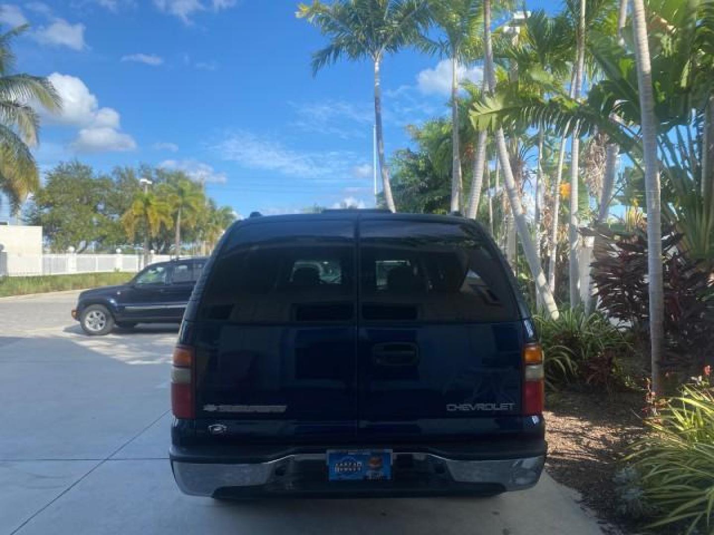 2001 Indigo Blue Metallic /Tan/Neutral Chevrolet Suburban LT 1 OWNER 44 SERVICES NO ACCIDENTS (3GNFK16T41G) with an 5.3L Vortec 1000 SFI V8 Engine engine, Automatic transmission, located at 4701 North Dixie Hwy, Pompano Beach, FL, 33064, (954) 422-2889, 26.240938, -80.123474 - OUR WEBPAGE FLORIDACARS1.COM HAS OVER 100 PHOTOS AND FREE CARFAX LINK 2001 CHEVROLET SUBURBAN 1500 4 WHEEL DRIVE CLOTH LOADED - LIKE NEW VIN: 3GNFK16T41G205451 3 G N F K 1 6 T 4 1 G 2 0 5 4 5 1 4 DOOR WAGON/SPORT UTILITY 5.3L V8 F OHV GASOLINE 18 MPG REAR WHEEL DRIVE W/ 4X4 Features ABS Brakes Air C - Photo#6