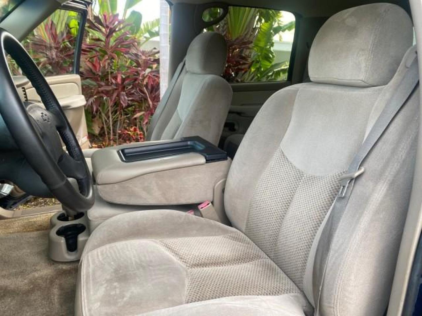 2001 Indigo Blue Metallic /Tan/Neutral Chevrolet Suburban LT 1 OWNER 44 SERVICES NO ACCIDENTS (3GNFK16T41G) with an 5.3L Vortec 1000 SFI V8 Engine engine, Automatic transmission, located at 4701 North Dixie Hwy, Pompano Beach, FL, 33064, (954) 422-2889, 26.240938, -80.123474 - OUR WEBPAGE FLORIDACARS1.COM HAS OVER 100 PHOTOS AND FREE CARFAX LINK 2001 CHEVROLET SUBURBAN 1500 4 WHEEL DRIVE CLOTH LOADED - LIKE NEW VIN: 3GNFK16T41G205451 3 G N F K 1 6 T 4 1 G 2 0 5 4 5 1 4 DOOR WAGON/SPORT UTILITY 5.3L V8 F OHV GASOLINE 18 MPG REAR WHEEL DRIVE W/ 4X4 Features ABS Brakes Air C - Photo#10