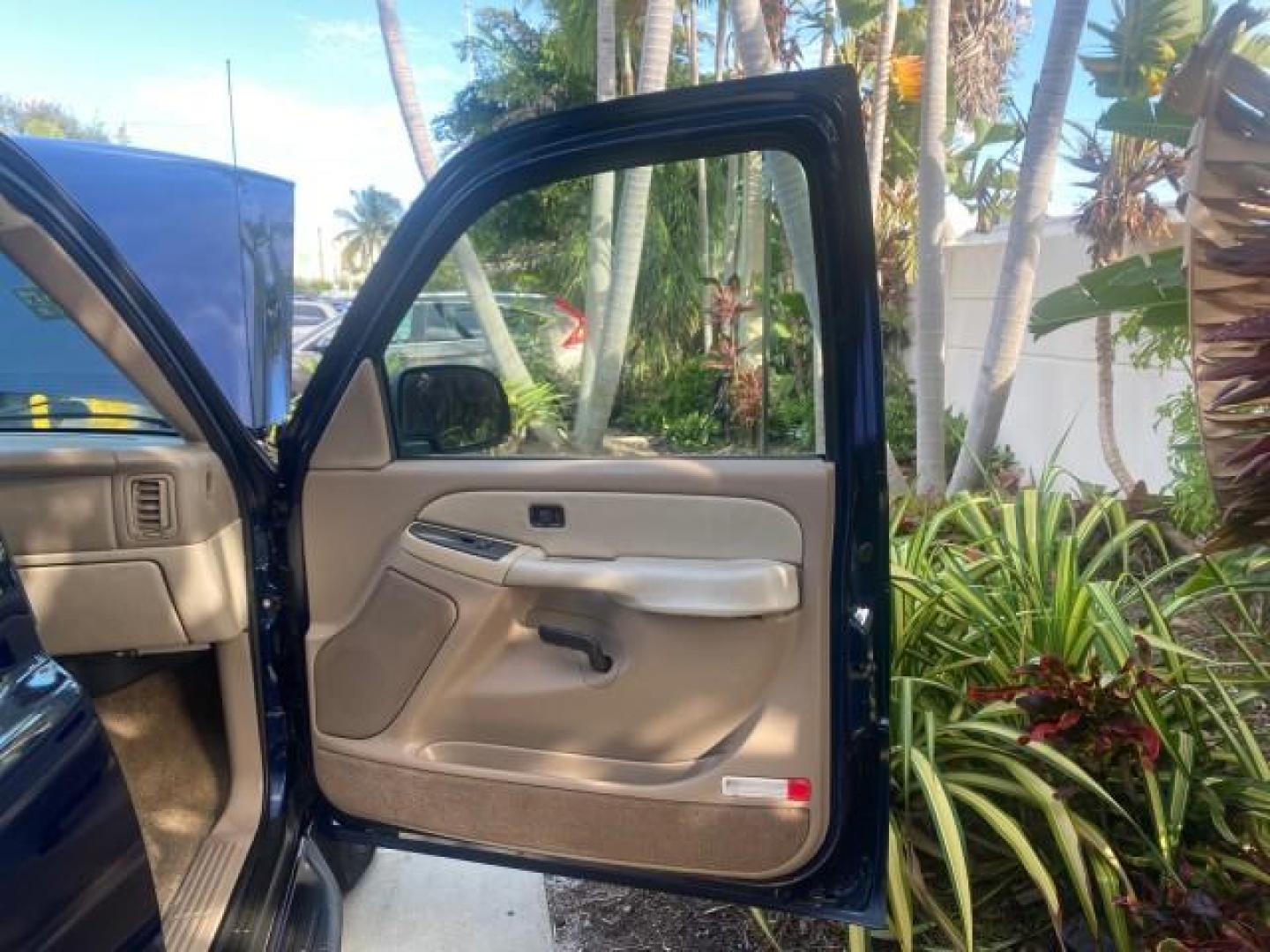 2001 Indigo Blue Metallic /Tan/Neutral Chevrolet Suburban LT 1 OWNER 44 SERVICES NO ACCIDENTS (3GNFK16T41G) with an 5.3L Vortec 1000 SFI V8 Engine engine, Automatic transmission, located at 4701 North Dixie Hwy, Pompano Beach, FL, 33064, (954) 422-2889, 26.240938, -80.123474 - OUR WEBPAGE FLORIDACARS1.COM HAS OVER 100 PHOTOS AND FREE CARFAX LINK 2001 CHEVROLET SUBURBAN 1500 4 WHEEL DRIVE CLOTH LOADED - LIKE NEW VIN: 3GNFK16T41G205451 3 G N F K 1 6 T 4 1 G 2 0 5 4 5 1 4 DOOR WAGON/SPORT UTILITY 5.3L V8 F OHV GASOLINE 18 MPG REAR WHEEL DRIVE W/ 4X4 Features ABS Brakes Air C - Photo#11