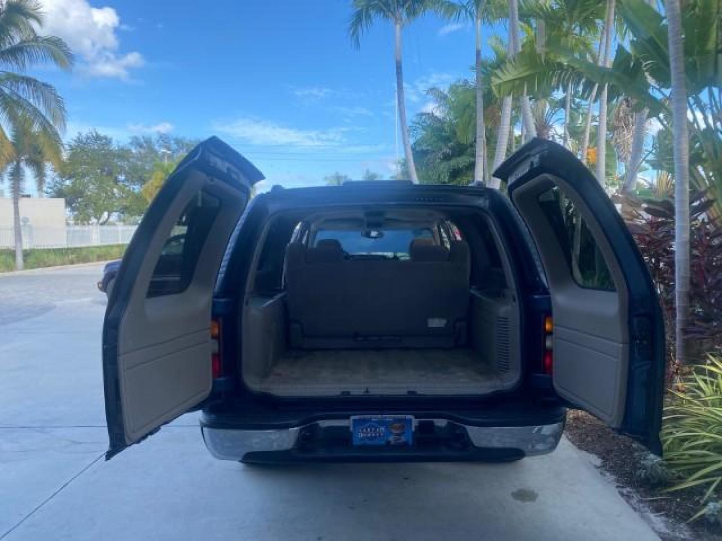 2001 Indigo Blue Metallic /Tan/Neutral Chevrolet Suburban LT 1 OWNER 44 SERVICES NO ACCIDENTS (3GNFK16T41G) with an 5.3L Vortec 1000 SFI V8 Engine engine, Automatic transmission, located at 4701 North Dixie Hwy, Pompano Beach, FL, 33064, (954) 422-2889, 26.240938, -80.123474 - OUR WEBPAGE FLORIDACARS1.COM HAS OVER 100 PHOTOS AND FREE CARFAX LINK 2001 CHEVROLET SUBURBAN 1500 4 WHEEL DRIVE CLOTH LOADED - LIKE NEW VIN: 3GNFK16T41G205451 3 G N F K 1 6 T 4 1 G 2 0 5 4 5 1 4 DOOR WAGON/SPORT UTILITY 5.3L V8 F OHV GASOLINE 18 MPG REAR WHEEL DRIVE W/ 4X4 Features ABS Brakes Air C - Photo#15