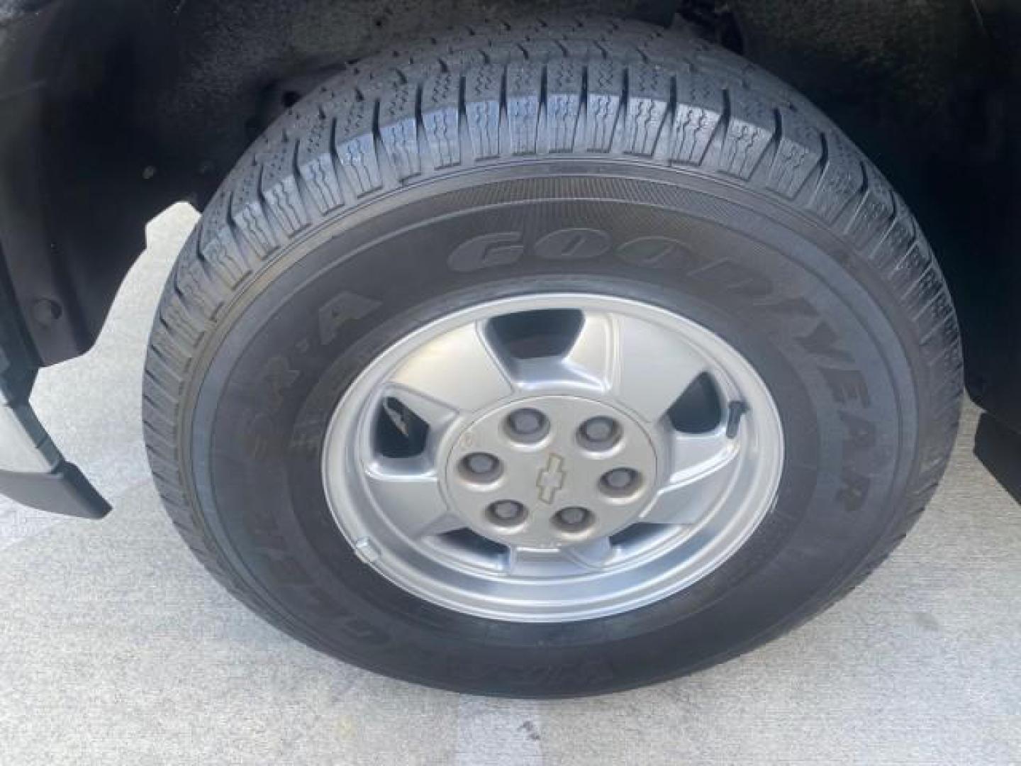 2001 Indigo Blue Metallic /Tan/Neutral Chevrolet Suburban LT 1 OWNER 44 SERVICES NO ACCIDENTS (3GNFK16T41G) with an 5.3L Vortec 1000 SFI V8 Engine engine, Automatic transmission, located at 4701 North Dixie Hwy, Pompano Beach, FL, 33064, (954) 422-2889, 26.240938, -80.123474 - OUR WEBPAGE FLORIDACARS1.COM HAS OVER 100 PHOTOS AND FREE CARFAX LINK 2001 CHEVROLET SUBURBAN 1500 4 WHEEL DRIVE CLOTH LOADED - LIKE NEW VIN: 3GNFK16T41G205451 3 G N F K 1 6 T 4 1 G 2 0 5 4 5 1 4 DOOR WAGON/SPORT UTILITY 5.3L V8 F OHV GASOLINE 18 MPG REAR WHEEL DRIVE W/ 4X4 Features ABS Brakes Air C - Photo#19