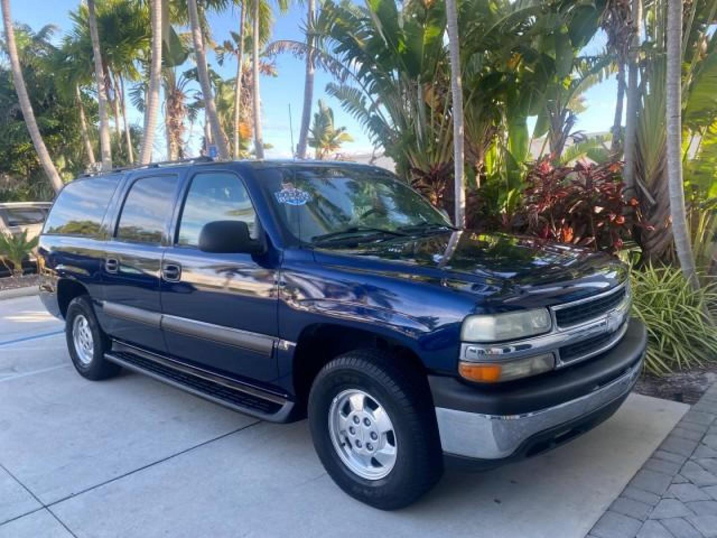 2001 Indigo Blue Metallic /Tan/Neutral Chevrolet Suburban LT 1 OWNER 44 SERVICES NO ACCIDENTS (3GNFK16T41G) with an 5.3L Vortec 1000 SFI V8 Engine engine, Automatic transmission, located at 4701 North Dixie Hwy, Pompano Beach, FL, 33064, (954) 422-2889, 26.240938, -80.123474 - OUR WEBPAGE FLORIDACARS1.COM HAS OVER 100 PHOTOS AND FREE CARFAX LINK 2001 CHEVROLET SUBURBAN 1500 4 WHEEL DRIVE CLOTH LOADED - LIKE NEW VIN: 3GNFK16T41G205451 3 G N F K 1 6 T 4 1 G 2 0 5 4 5 1 4 DOOR WAGON/SPORT UTILITY 5.3L V8 F OHV GASOLINE 18 MPG REAR WHEEL DRIVE W/ 4X4 Features ABS Brakes Air C - Photo#24