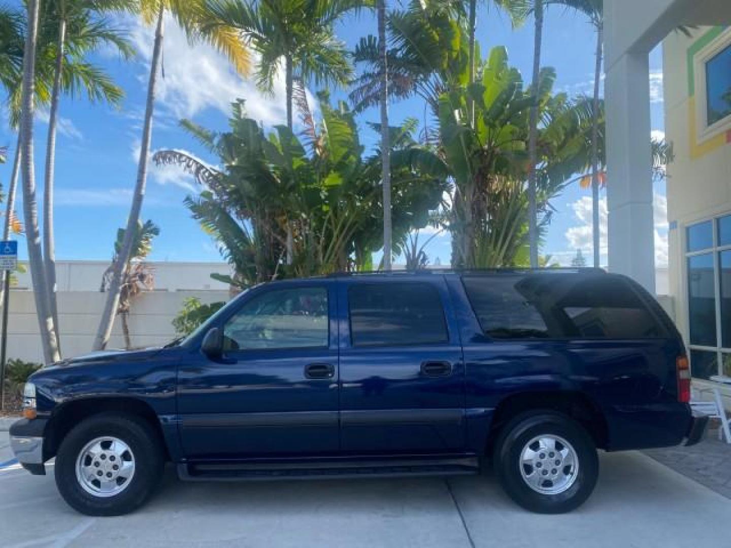 2001 Indigo Blue Metallic /Tan/Neutral Chevrolet Suburban LT 1 OWNER 44 SERVICES NO ACCIDENTS (3GNFK16T41G) with an 5.3L Vortec 1000 SFI V8 Engine engine, Automatic transmission, located at 4701 North Dixie Hwy, Pompano Beach, FL, 33064, (954) 422-2889, 26.240938, -80.123474 - OUR WEBPAGE FLORIDACARS1.COM HAS OVER 100 PHOTOS AND FREE CARFAX LINK 2001 CHEVROLET SUBURBAN 1500 4 WHEEL DRIVE CLOTH LOADED - LIKE NEW VIN: 3GNFK16T41G205451 3 G N F K 1 6 T 4 1 G 2 0 5 4 5 1 4 DOOR WAGON/SPORT UTILITY 5.3L V8 F OHV GASOLINE 18 MPG REAR WHEEL DRIVE W/ 4X4 Features ABS Brakes Air C - Photo#32