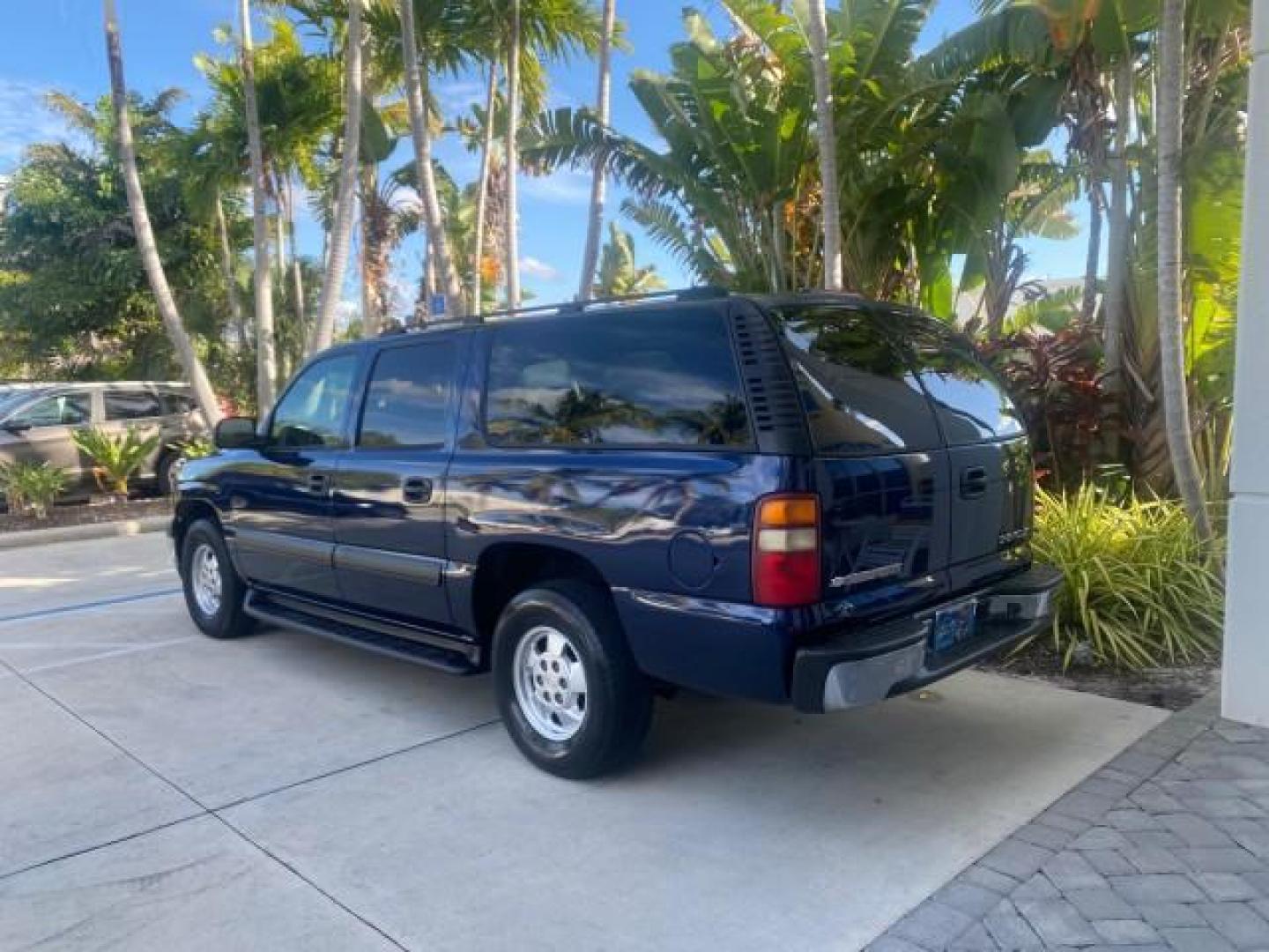 2001 Indigo Blue Metallic /Tan/Neutral Chevrolet Suburban LT 1 OWNER 44 SERVICES NO ACCIDENTS (3GNFK16T41G) with an 5.3L Vortec 1000 SFI V8 Engine engine, Automatic transmission, located at 4701 North Dixie Hwy, Pompano Beach, FL, 33064, (954) 422-2889, 26.240938, -80.123474 - OUR WEBPAGE FLORIDACARS1.COM HAS OVER 100 PHOTOS AND FREE CARFAX LINK 2001 CHEVROLET SUBURBAN 1500 4 WHEEL DRIVE CLOTH LOADED - LIKE NEW VIN: 3GNFK16T41G205451 3 G N F K 1 6 T 4 1 G 2 0 5 4 5 1 4 DOOR WAGON/SPORT UTILITY 5.3L V8 F OHV GASOLINE 18 MPG REAR WHEEL DRIVE W/ 4X4 Features ABS Brakes Air C - Photo#33