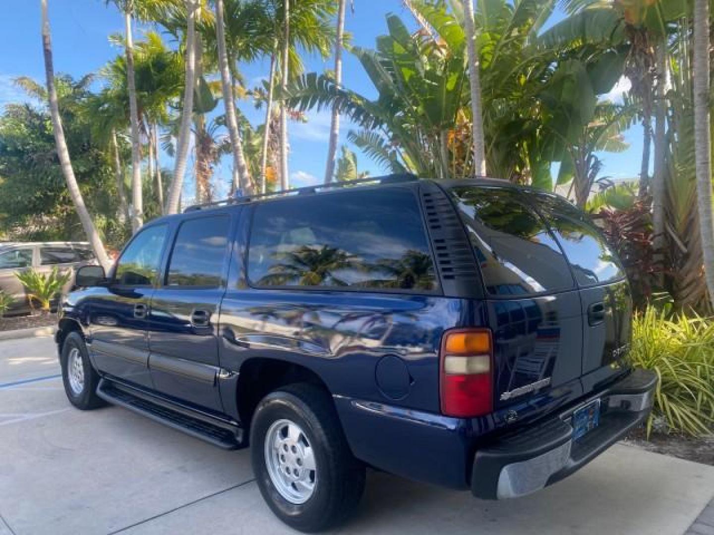 2001 Indigo Blue Metallic /Tan/Neutral Chevrolet Suburban LT 1 OWNER 44 SERVICES NO ACCIDENTS (3GNFK16T41G) with an 5.3L Vortec 1000 SFI V8 Engine engine, Automatic transmission, located at 4701 North Dixie Hwy, Pompano Beach, FL, 33064, (954) 422-2889, 26.240938, -80.123474 - OUR WEBPAGE FLORIDACARS1.COM HAS OVER 100 PHOTOS AND FREE CARFAX LINK 2001 CHEVROLET SUBURBAN 1500 4 WHEEL DRIVE CLOTH LOADED - LIKE NEW VIN: 3GNFK16T41G205451 3 G N F K 1 6 T 4 1 G 2 0 5 4 5 1 4 DOOR WAGON/SPORT UTILITY 5.3L V8 F OHV GASOLINE 18 MPG REAR WHEEL DRIVE W/ 4X4 Features ABS Brakes Air C - Photo#34