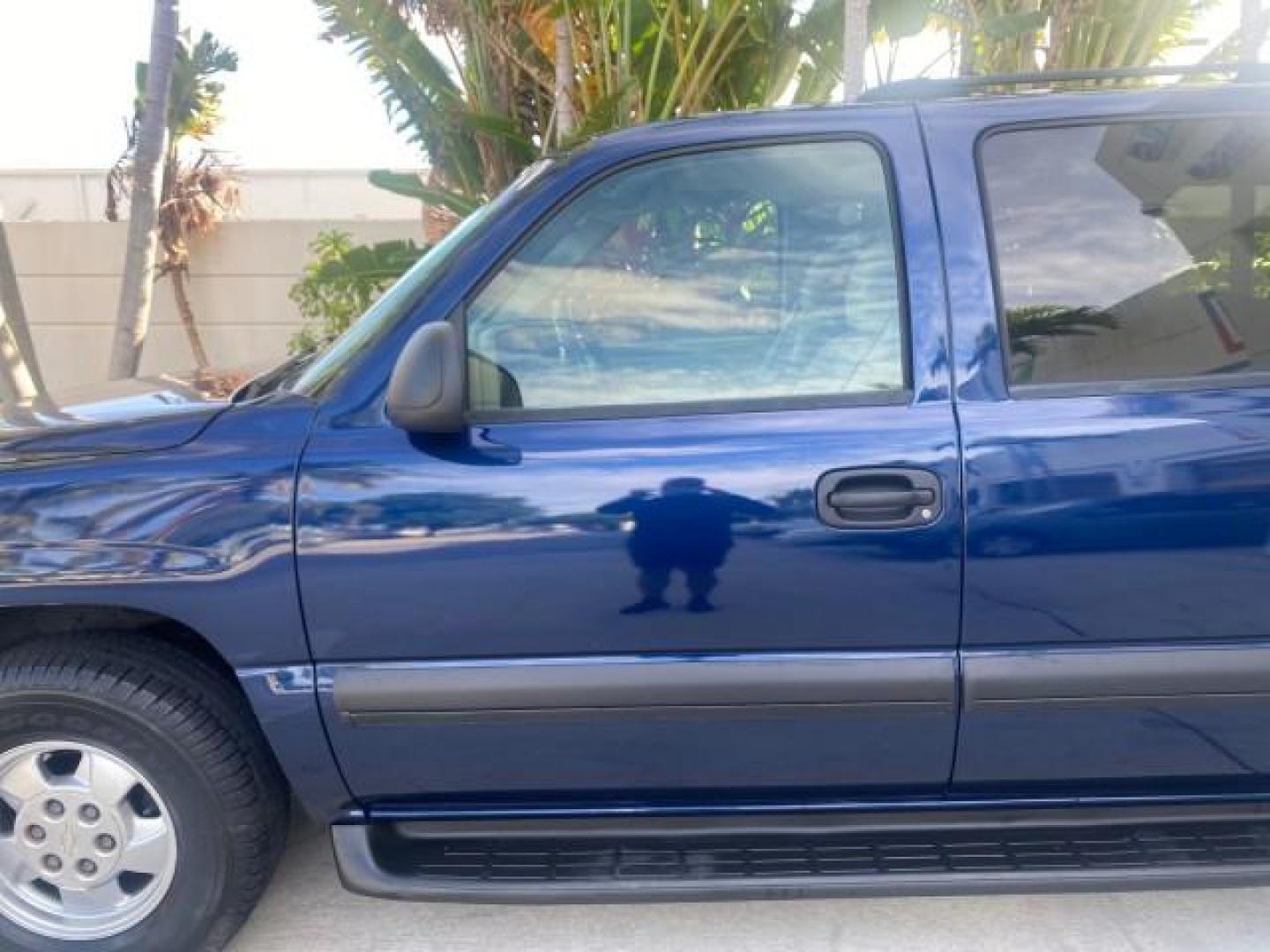 2001 Indigo Blue Metallic /Tan/Neutral Chevrolet Suburban LT 1 OWNER 44 SERVICES NO ACCIDENTS (3GNFK16T41G) with an 5.3L Vortec 1000 SFI V8 Engine engine, Automatic transmission, located at 4701 North Dixie Hwy, Pompano Beach, FL, 33064, (954) 422-2889, 26.240938, -80.123474 - OUR WEBPAGE FLORIDACARS1.COM HAS OVER 100 PHOTOS AND FREE CARFAX LINK 2001 CHEVROLET SUBURBAN 1500 4 WHEEL DRIVE CLOTH LOADED - LIKE NEW VIN: 3GNFK16T41G205451 3 G N F K 1 6 T 4 1 G 2 0 5 4 5 1 4 DOOR WAGON/SPORT UTILITY 5.3L V8 F OHV GASOLINE 18 MPG REAR WHEEL DRIVE W/ 4X4 Features ABS Brakes Air C - Photo#37