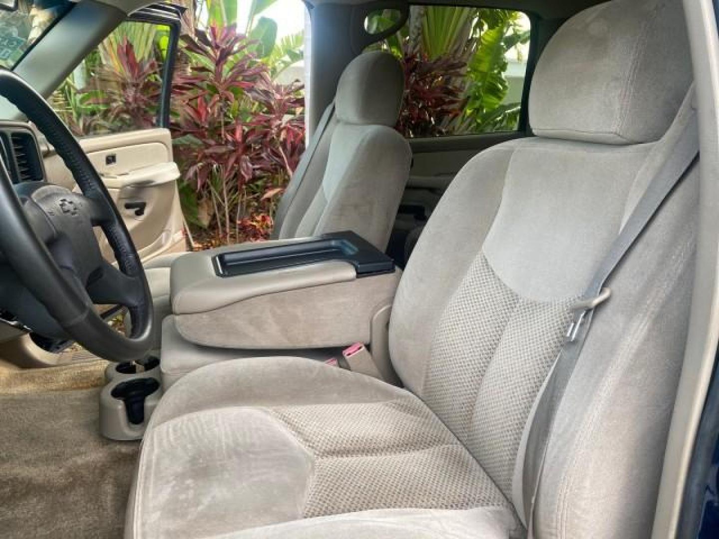2001 Indigo Blue Metallic /Tan/Neutral Chevrolet Suburban LT 1 OWNER 44 SERVICES NO ACCIDENTS (3GNFK16T41G) with an 5.3L Vortec 1000 SFI V8 Engine engine, Automatic transmission, located at 4701 North Dixie Hwy, Pompano Beach, FL, 33064, (954) 422-2889, 26.240938, -80.123474 - OUR WEBPAGE FLORIDACARS1.COM HAS OVER 100 PHOTOS AND FREE CARFAX LINK 2001 CHEVROLET SUBURBAN 1500 4 WHEEL DRIVE CLOTH LOADED - LIKE NEW VIN: 3GNFK16T41G205451 3 G N F K 1 6 T 4 1 G 2 0 5 4 5 1 4 DOOR WAGON/SPORT UTILITY 5.3L V8 F OHV GASOLINE 18 MPG REAR WHEEL DRIVE W/ 4X4 Features ABS Brakes Air C - Photo#44