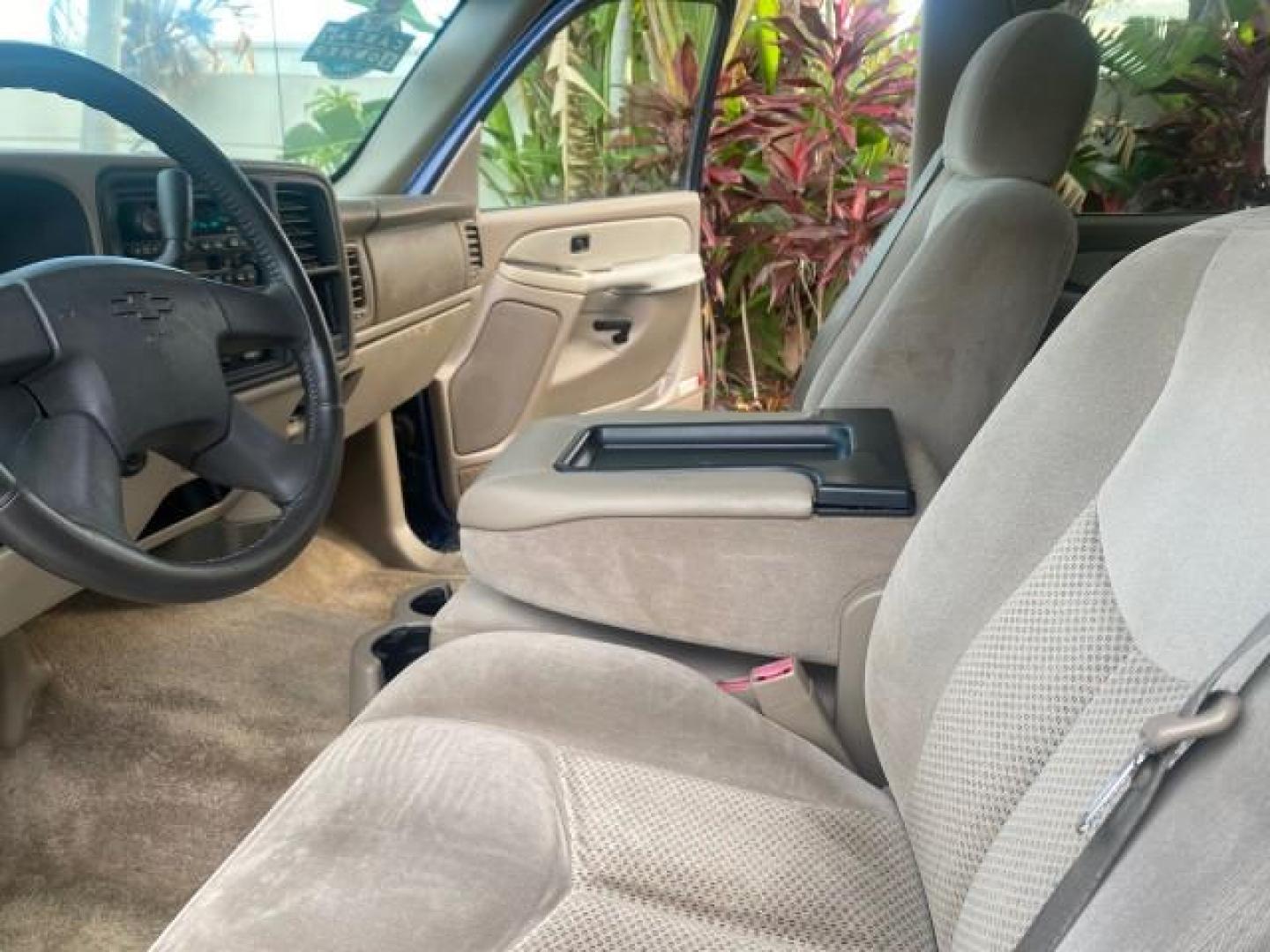 2001 Indigo Blue Metallic /Tan/Neutral Chevrolet Suburban LT 1 OWNER 44 SERVICES NO ACCIDENTS (3GNFK16T41G) with an 5.3L Vortec 1000 SFI V8 Engine engine, Automatic transmission, located at 4701 North Dixie Hwy, Pompano Beach, FL, 33064, (954) 422-2889, 26.240938, -80.123474 - OUR WEBPAGE FLORIDACARS1.COM HAS OVER 100 PHOTOS AND FREE CARFAX LINK 2001 CHEVROLET SUBURBAN 1500 4 WHEEL DRIVE CLOTH LOADED - LIKE NEW VIN: 3GNFK16T41G205451 3 G N F K 1 6 T 4 1 G 2 0 5 4 5 1 4 DOOR WAGON/SPORT UTILITY 5.3L V8 F OHV GASOLINE 18 MPG REAR WHEEL DRIVE W/ 4X4 Features ABS Brakes Air C - Photo#46