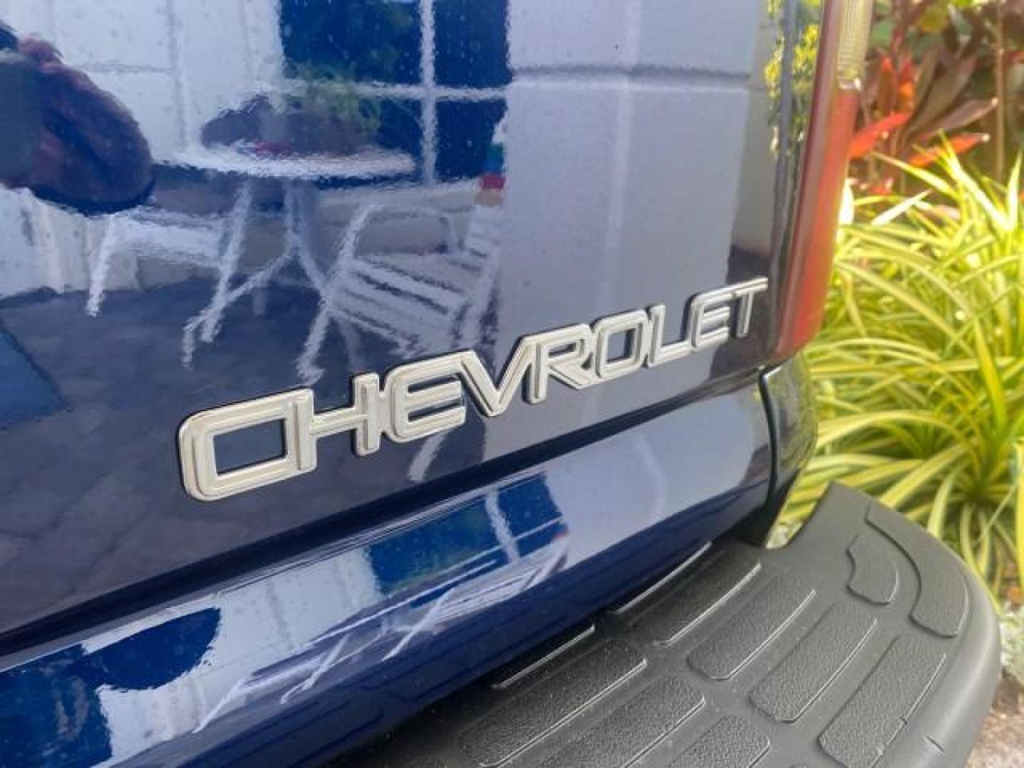 2001 Indigo Blue Metallic /Tan/Neutral Chevrolet Suburban LT 1 OWNER 44 SERVICES NO ACCIDENTS (3GNFK16T41G) with an 5.3L Vortec 1000 SFI V8 Engine engine, Automatic transmission, located at 4701 North Dixie Hwy, Pompano Beach, FL, 33064, (954) 422-2889, 26.240938, -80.123474 - OUR WEBPAGE FLORIDACARS1.COM HAS OVER 100 PHOTOS AND FREE CARFAX LINK 2001 CHEVROLET SUBURBAN 1500 4 WHEEL DRIVE CLOTH LOADED - LIKE NEW VIN: 3GNFK16T41G205451 3 G N F K 1 6 T 4 1 G 2 0 5 4 5 1 4 DOOR WAGON/SPORT UTILITY 5.3L V8 F OHV GASOLINE 18 MPG REAR WHEEL DRIVE W/ 4X4 Features ABS Brakes Air C - Photo#88