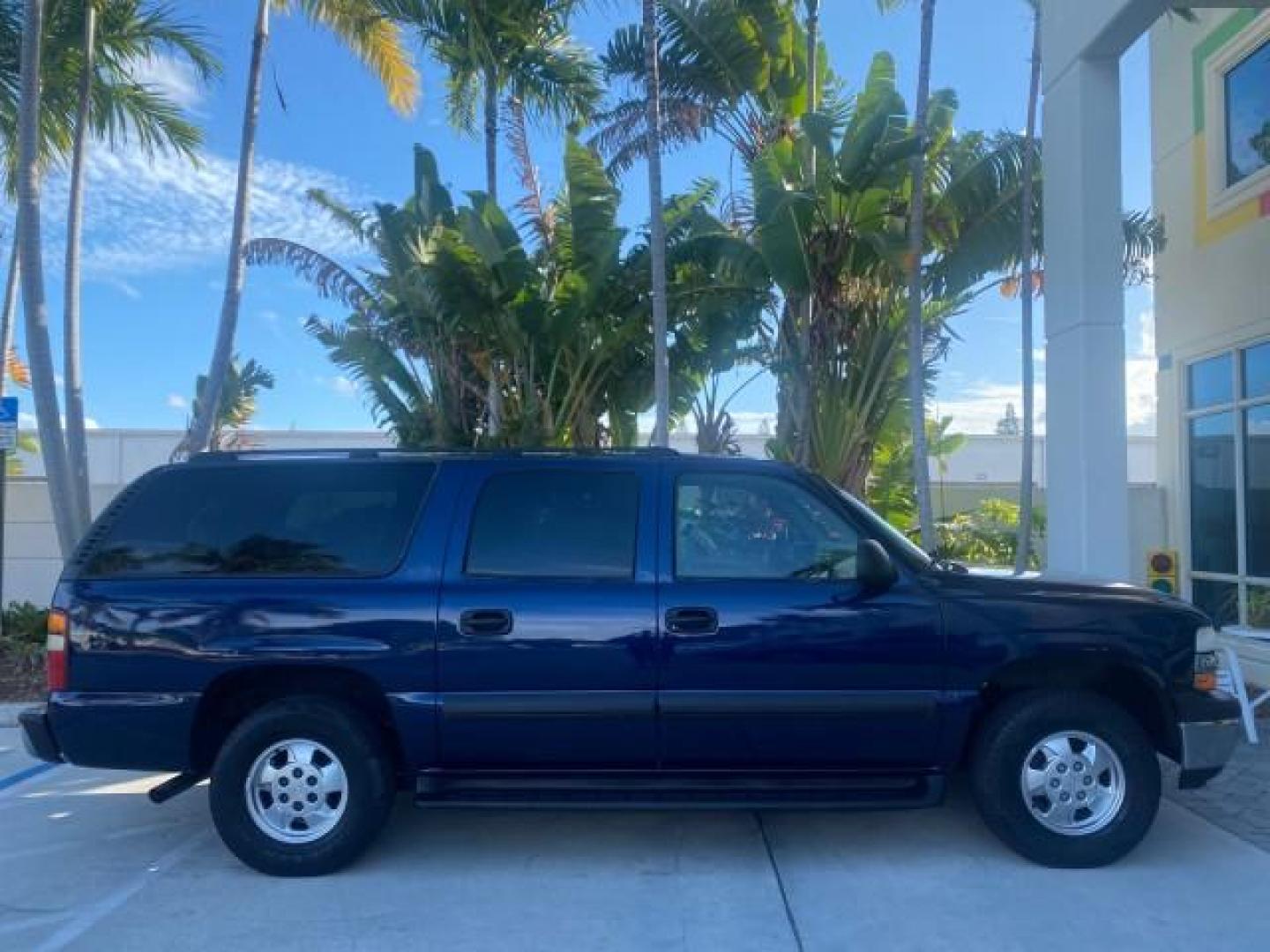 2001 Indigo Blue Metallic /Tan/Neutral Chevrolet Suburban LT 1 OWNER 44 SERVICES NO ACCIDENTS (3GNFK16T41G) with an 5.3L Vortec 1000 SFI V8 Engine engine, Automatic transmission, located at 4701 North Dixie Hwy, Pompano Beach, FL, 33064, (954) 422-2889, 26.240938, -80.123474 - OUR WEBPAGE FLORIDACARS1.COM HAS OVER 100 PHOTOS AND FREE CARFAX LINK 2001 CHEVROLET SUBURBAN 1500 4 WHEEL DRIVE CLOTH LOADED - LIKE NEW VIN: 3GNFK16T41G205451 3 G N F K 1 6 T 4 1 G 2 0 5 4 5 1 4 DOOR WAGON/SPORT UTILITY 5.3L V8 F OHV GASOLINE 18 MPG REAR WHEEL DRIVE W/ 4X4 Features ABS Brakes Air C - Photo#99