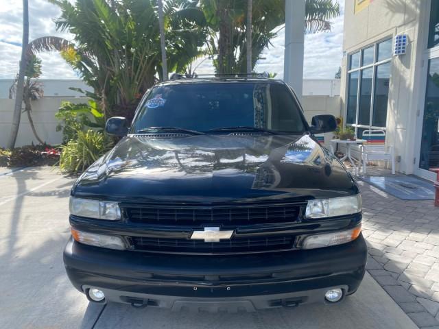 2001 Onyx Black /Graphite/Med Gray Chevrolet Suburban LT Z71 1 FL 4WD 44 SERVICES NO ACCIDENTS (3GNFK16T41G) with an 5.3L Vortec 1000 SFI V8 Engine engine, Automatic transmission, located at 4701 North Dixie Hwy, Pompano Beach, FL, 33064, (954) 422-2889, 26.240938, -80.123474 - OUR WEBPAGE FLORIDACARS1.COM HAS OVER 100 PHOTOS AND FREE CARFAX LINK 2001 CHEVROLET SUBURBAN 1500 Z71 4 WHEEL DRIVE LEATHER LOADED SUNROOF IMMACULATE VIN: 3GNFK16T41G205451 3 G N F K 1 6 T 4 1 G 2 0 5 4 5 1 4 DOOR WAGON/SPORT UTILITY 5.3L V8 F OHV GASOLINE 18 MPG REAR WHEEL DRIVE W/ 4X4 Features 4W - Photo#2