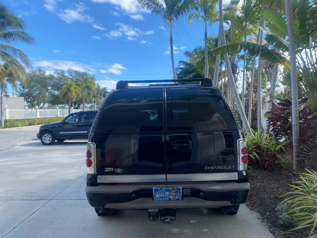 2001 Onyx Black /Graphite/Med Gray Chevrolet Suburban LT Z71 1 FL 4WD 44 SERVICES NO ACCIDENTS (3GNFK16T41G) with an 5.3L Vortec 1000 SFI V8 Engine engine, Automatic transmission, located at 4701 North Dixie Hwy, Pompano Beach, FL, 33064, (954) 422-2889, 26.240938, -80.123474 - OUR WEBPAGE FLORIDACARS1.COM HAS OVER 100 PHOTOS AND FREE CARFAX LINK 2001 CHEVROLET SUBURBAN 1500 Z71 4 WHEEL DRIVE LEATHER LOADED SUNROOF IMMACULATE VIN: 3GNFK16T41G205451 3 G N F K 1 6 T 4 1 G 2 0 5 4 5 1 4 DOOR WAGON/SPORT UTILITY 5.3L V8 F OHV GASOLINE 18 MPG REAR WHEEL DRIVE W/ 4X4 Features 4W - Photo#6