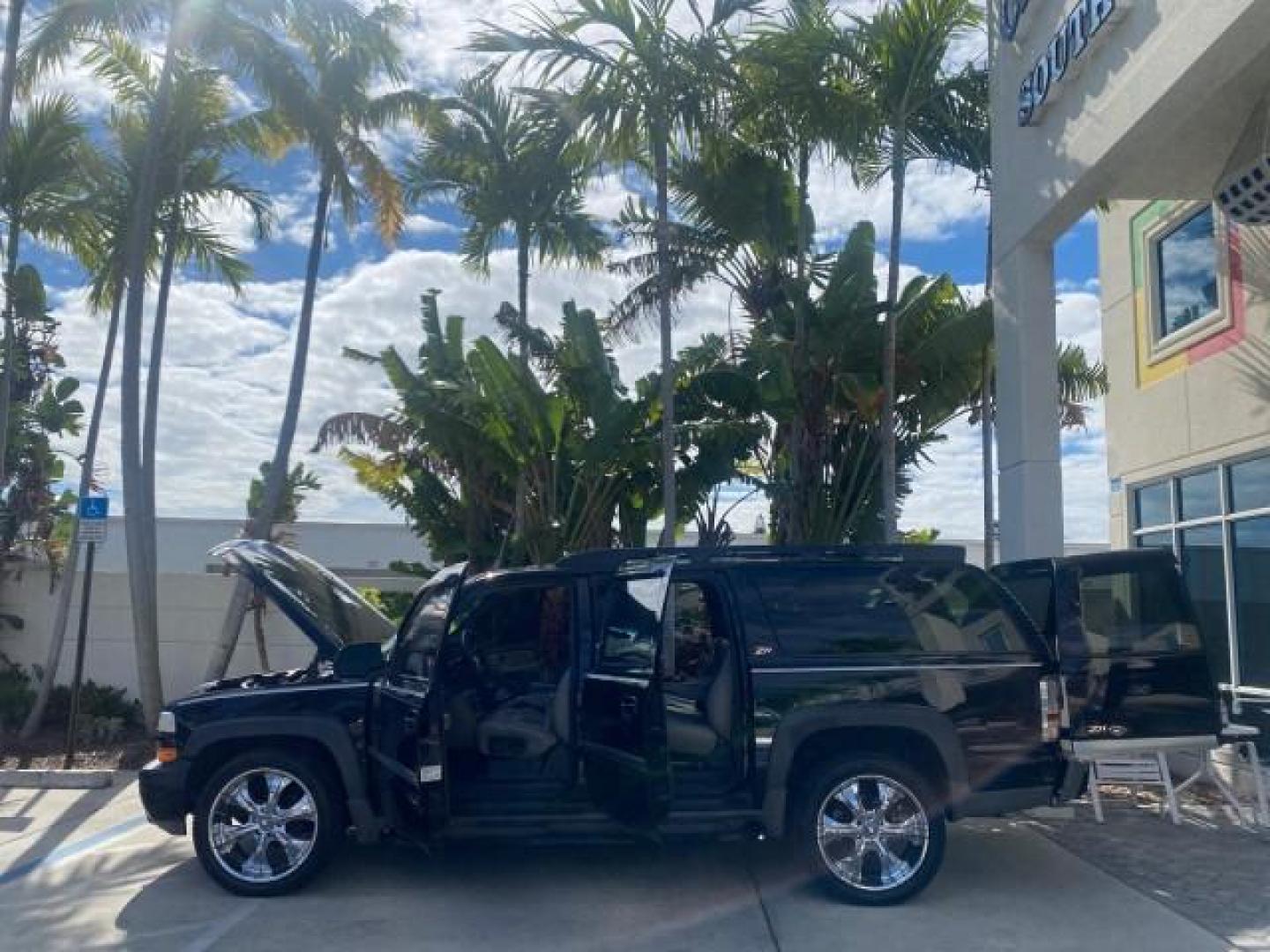 2001 Onyx Black /Graphite/Med Gray Chevrolet Suburban LT Z71 1 FL 4WD 44 SERVICES NO ACCIDENTS (3GNFK16T41G) with an 5.3L Vortec 1000 SFI V8 Engine engine, Automatic transmission, located at 4701 North Dixie Hwy, Pompano Beach, FL, 33064, (954) 422-2889, 26.240938, -80.123474 - OUR WEBPAGE FLORIDACARS1.COM HAS OVER 100 PHOTOS AND FREE CARFAX LINK 2001 CHEVROLET SUBURBAN 1500 Z71 4 WHEEL DRIVE LEATHER LOADED SUNROOF IMMACULATE VIN: 3GNFK16T41G205451 3 G N F K 1 6 T 4 1 G 2 0 5 4 5 1 4 DOOR WAGON/SPORT UTILITY 5.3L V8 F OHV GASOLINE 18 MPG REAR WHEEL DRIVE W/ 4X4 Features 4W - Photo#8