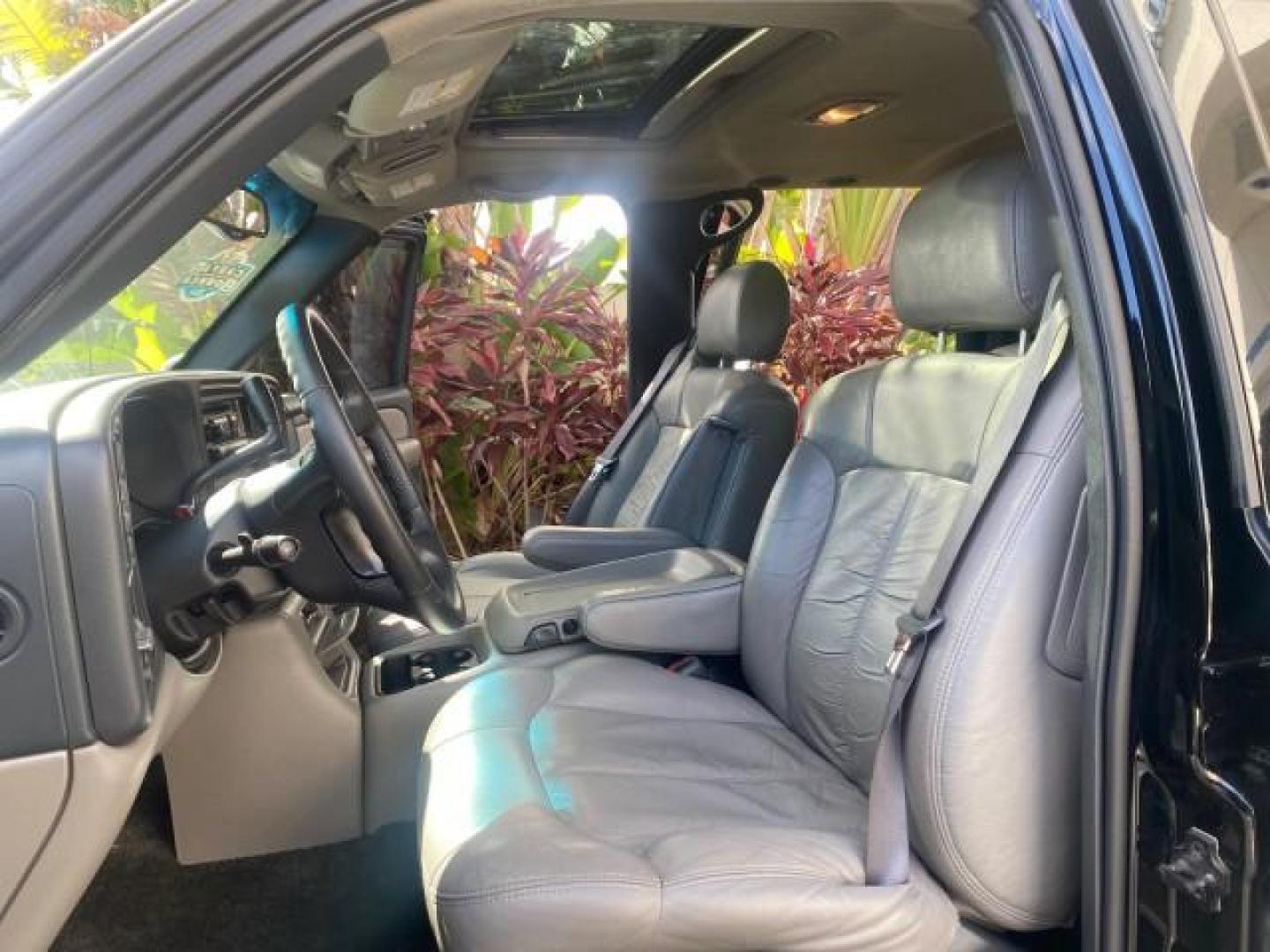 2001 Onyx Black /Graphite/Med Gray Chevrolet Suburban LT Z71 1 FL 4WD 44 SERVICES NO ACCIDENTS (3GNFK16T41G) with an 5.3L Vortec 1000 SFI V8 Engine engine, Automatic transmission, located at 4701 North Dixie Hwy, Pompano Beach, FL, 33064, (954) 422-2889, 26.240938, -80.123474 - OUR WEBPAGE FLORIDACARS1.COM HAS OVER 100 PHOTOS AND FREE CARFAX LINK 2001 CHEVROLET SUBURBAN 1500 Z71 4 WHEEL DRIVE LEATHER LOADED SUNROOF IMMACULATE VIN: 3GNFK16T41G205451 3 G N F K 1 6 T 4 1 G 2 0 5 4 5 1 4 DOOR WAGON/SPORT UTILITY 5.3L V8 F OHV GASOLINE 18 MPG REAR WHEEL DRIVE W/ 4X4 Features 4W - Photo#10