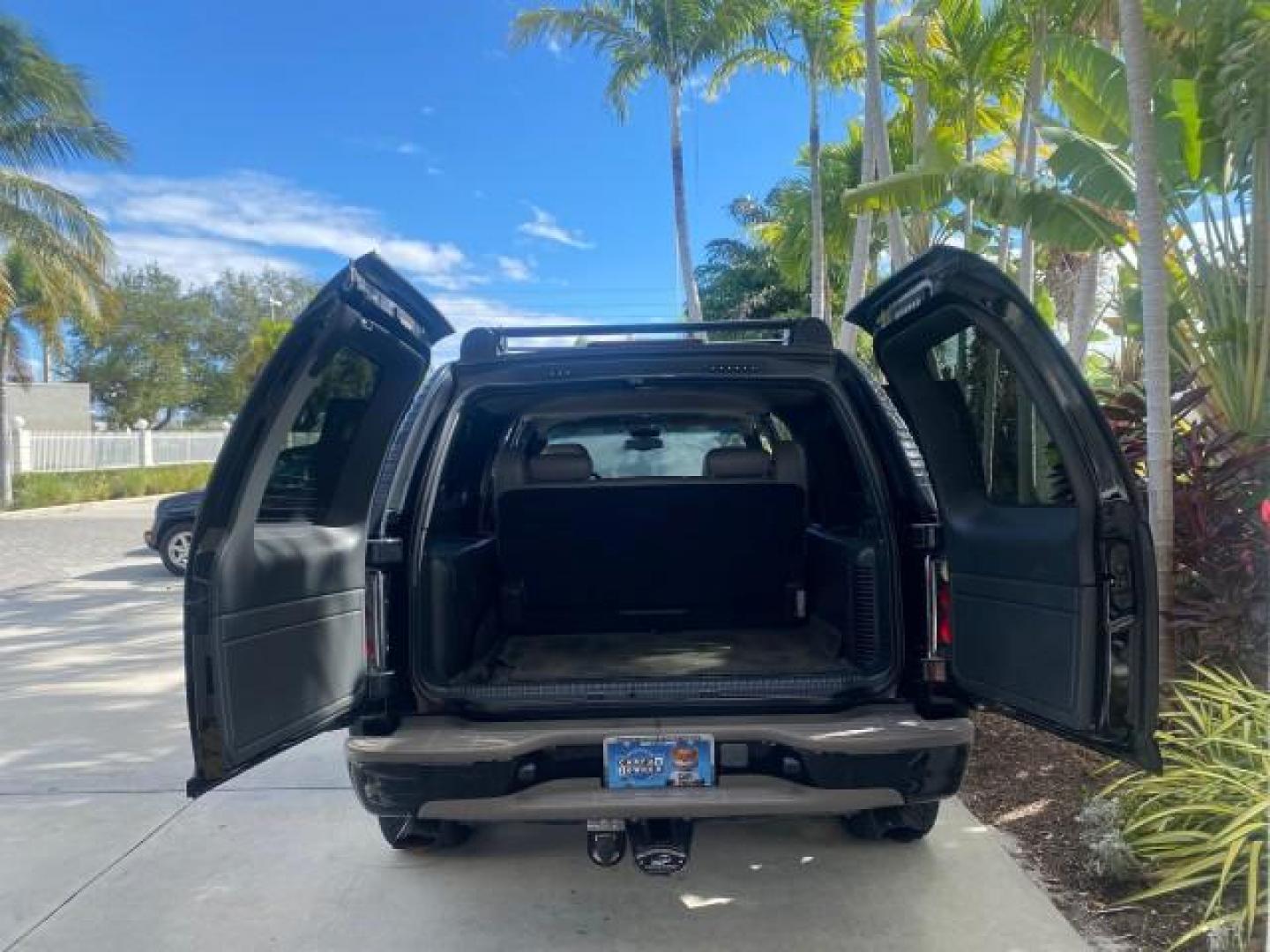 2001 Onyx Black /Graphite/Med Gray Chevrolet Suburban LT Z71 1 FL 4WD 44 SERVICES NO ACCIDENTS (3GNFK16T41G) with an 5.3L Vortec 1000 SFI V8 Engine engine, Automatic transmission, located at 4701 North Dixie Hwy, Pompano Beach, FL, 33064, (954) 422-2889, 26.240938, -80.123474 - OUR WEBPAGE FLORIDACARS1.COM HAS OVER 100 PHOTOS AND FREE CARFAX LINK 2001 CHEVROLET SUBURBAN 1500 Z71 4 WHEEL DRIVE LEATHER LOADED SUNROOF IMMACULATE VIN: 3GNFK16T41G205451 3 G N F K 1 6 T 4 1 G 2 0 5 4 5 1 4 DOOR WAGON/SPORT UTILITY 5.3L V8 F OHV GASOLINE 18 MPG REAR WHEEL DRIVE W/ 4X4 Features 4W - Photo#15