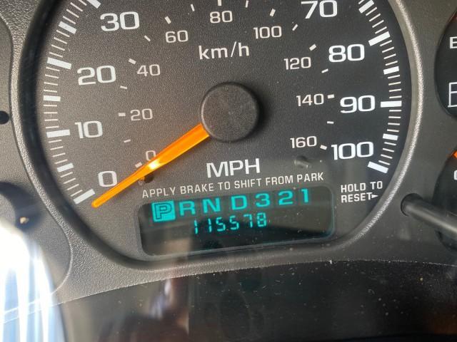 2001 Onyx Black /Graphite/Med Gray Chevrolet Suburban LT Z71 1 FL 4WD 44 SERVICES NO ACCIDENTS (3GNFK16T41G) with an 5.3L Vortec 1000 SFI V8 Engine engine, Automatic transmission, located at 4701 North Dixie Hwy, Pompano Beach, FL, 33064, (954) 422-2889, 26.240938, -80.123474 - OUR WEBPAGE FLORIDACARS1.COM HAS OVER 100 PHOTOS AND FREE CARFAX LINK 2001 CHEVROLET SUBURBAN 1500 Z71 4 WHEEL DRIVE LEATHER LOADED SUNROOF IMMACULATE VIN: 3GNFK16T41G205451 3 G N F K 1 6 T 4 1 G 2 0 5 4 5 1 4 DOOR WAGON/SPORT UTILITY 5.3L V8 F OHV GASOLINE 18 MPG REAR WHEEL DRIVE W/ 4X4 Features 4W - Photo#18