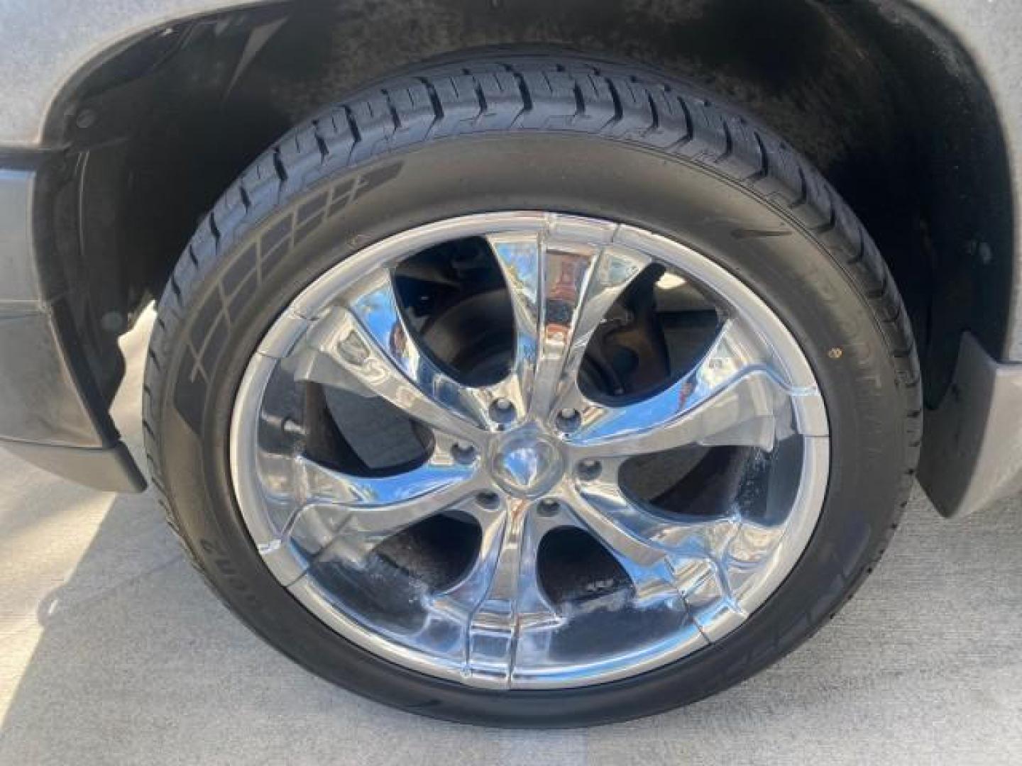 2001 Onyx Black /Graphite/Med Gray Chevrolet Suburban LT Z71 1 FL 4WD 44 SERVICES NO ACCIDENTS (3GNFK16T41G) with an 5.3L Vortec 1000 SFI V8 Engine engine, Automatic transmission, located at 4701 North Dixie Hwy, Pompano Beach, FL, 33064, (954) 422-2889, 26.240938, -80.123474 - OUR WEBPAGE FLORIDACARS1.COM HAS OVER 100 PHOTOS AND FREE CARFAX LINK 2001 CHEVROLET SUBURBAN 1500 Z71 4 WHEEL DRIVE LEATHER LOADED SUNROOF IMMACULATE VIN: 3GNFK16T41G205451 3 G N F K 1 6 T 4 1 G 2 0 5 4 5 1 4 DOOR WAGON/SPORT UTILITY 5.3L V8 F OHV GASOLINE 18 MPG REAR WHEEL DRIVE W/ 4X4 Features 4W - Photo#19