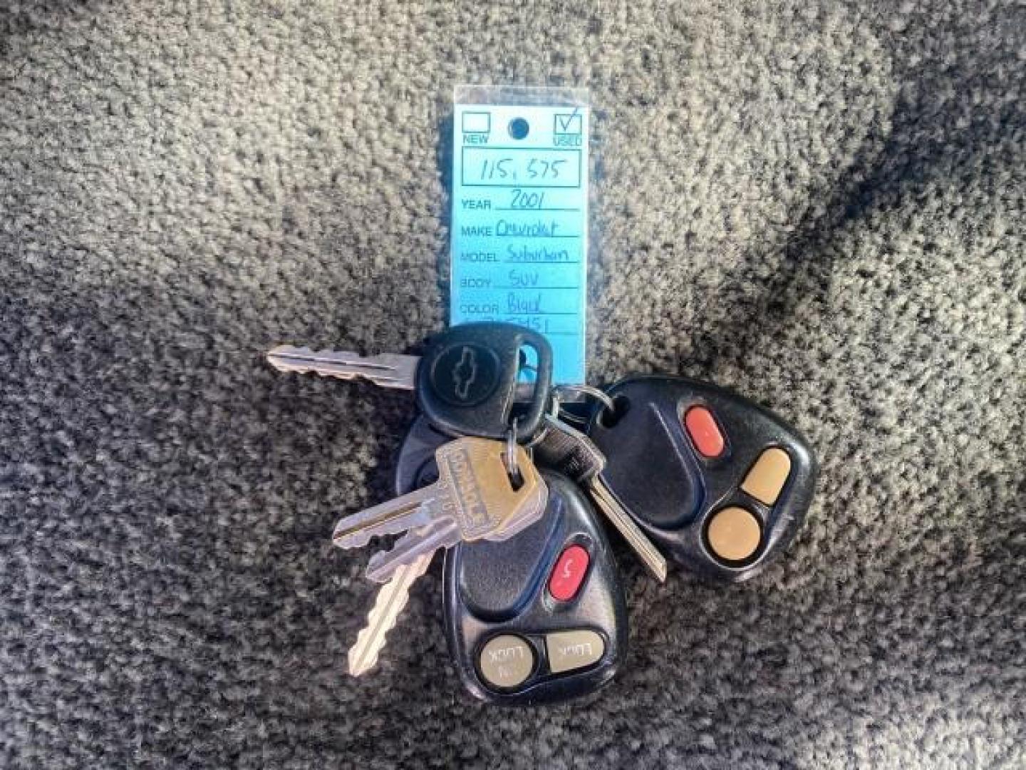 2001 Onyx Black /Graphite/Med Gray Chevrolet Suburban LT Z71 1 FL 4WD 44 SERVICES NO ACCIDENTS (3GNFK16T41G) with an 5.3L Vortec 1000 SFI V8 Engine engine, Automatic transmission, located at 4701 North Dixie Hwy, Pompano Beach, FL, 33064, (954) 422-2889, 26.240938, -80.123474 - OUR WEBPAGE FLORIDACARS1.COM HAS OVER 100 PHOTOS AND FREE CARFAX LINK 2001 CHEVROLET SUBURBAN 1500 Z71 4 WHEEL DRIVE LEATHER LOADED SUNROOF IMMACULATE VIN: 3GNFK16T41G205451 3 G N F K 1 6 T 4 1 G 2 0 5 4 5 1 4 DOOR WAGON/SPORT UTILITY 5.3L V8 F OHV GASOLINE 18 MPG REAR WHEEL DRIVE W/ 4X4 Features 4W - Photo#23