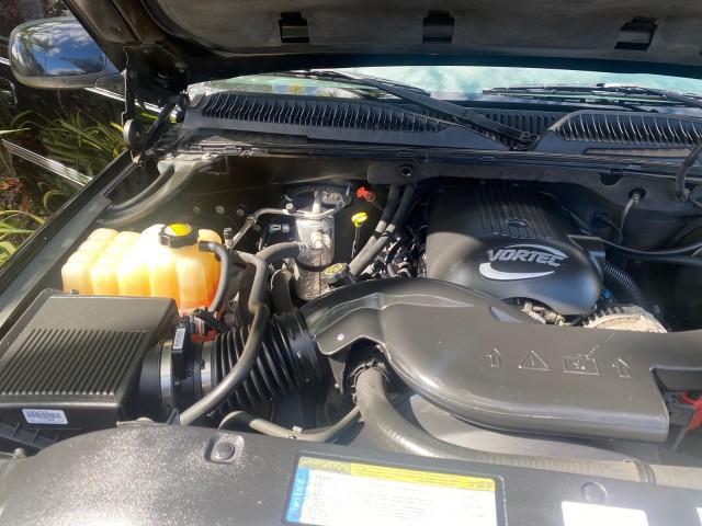 2001 Onyx Black /Graphite/Med Gray Chevrolet Suburban LT Z71 1 FL 4WD 44 SERVICES NO ACCIDENTS (3GNFK16T41G) with an 5.3L Vortec 1000 SFI V8 Engine engine, Automatic transmission, located at 4701 North Dixie Hwy, Pompano Beach, FL, 33064, (954) 422-2889, 26.240938, -80.123474 - OUR WEBPAGE FLORIDACARS1.COM HAS OVER 100 PHOTOS AND FREE CARFAX LINK 2001 CHEVROLET SUBURBAN 1500 Z71 4 WHEEL DRIVE LEATHER LOADED SUNROOF IMMACULATE VIN: 3GNFK16T41G205451 3 G N F K 1 6 T 4 1 G 2 0 5 4 5 1 4 DOOR WAGON/SPORT UTILITY 5.3L V8 F OHV GASOLINE 18 MPG REAR WHEEL DRIVE W/ 4X4 Features 4W - Photo#25