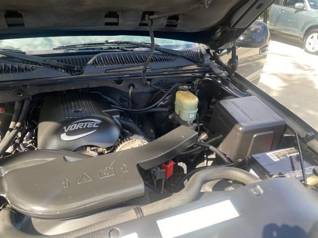 2001 Onyx Black /Graphite/Med Gray Chevrolet Suburban LT Z71 1 FL 4WD 44 SERVICES NO ACCIDENTS (3GNFK16T41G) with an 5.3L Vortec 1000 SFI V8 Engine engine, Automatic transmission, located at 4701 North Dixie Hwy, Pompano Beach, FL, 33064, (954) 422-2889, 26.240938, -80.123474 - OUR WEBPAGE FLORIDACARS1.COM HAS OVER 100 PHOTOS AND FREE CARFAX LINK 2001 CHEVROLET SUBURBAN 1500 Z71 4 WHEEL DRIVE LEATHER LOADED SUNROOF IMMACULATE VIN: 3GNFK16T41G205451 3 G N F K 1 6 T 4 1 G 2 0 5 4 5 1 4 DOOR WAGON/SPORT UTILITY 5.3L V8 F OHV GASOLINE 18 MPG REAR WHEEL DRIVE W/ 4X4 Features 4W - Photo#26