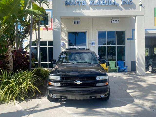 2001 Onyx Black /Graphite/Med Gray Chevrolet Suburban LT Z71 1 FL 4WD 44 SERVICES NO ACCIDENTS (3GNFK16T41G) with an 5.3L Vortec 1000 SFI V8 Engine engine, Automatic transmission, located at 4701 North Dixie Hwy, Pompano Beach, FL, 33064, (954) 422-2889, 26.240938, -80.123474 - OUR WEBPAGE FLORIDACARS1.COM HAS OVER 100 PHOTOS AND FREE CARFAX LINK 2001 CHEVROLET SUBURBAN 1500 Z71 4 WHEEL DRIVE LEATHER LOADED SUNROOF IMMACULATE VIN: 3GNFK16T41G205451 3 G N F K 1 6 T 4 1 G 2 0 5 4 5 1 4 DOOR WAGON/SPORT UTILITY 5.3L V8 F OHV GASOLINE 18 MPG REAR WHEEL DRIVE W/ 4X4 Features 4W - Photo#27