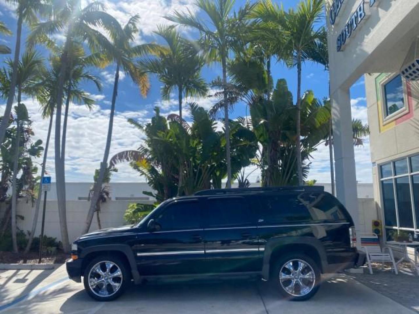 2001 Onyx Black /Graphite/Med Gray Chevrolet Suburban LT Z71 1 FL 4WD 44 SERVICES NO ACCIDENTS (3GNFK16T41G) with an 5.3L Vortec 1000 SFI V8 Engine engine, Automatic transmission, located at 4701 North Dixie Hwy, Pompano Beach, FL, 33064, (954) 422-2889, 26.240938, -80.123474 - OUR WEBPAGE FLORIDACARS1.COM HAS OVER 100 PHOTOS AND FREE CARFAX LINK 2001 CHEVROLET SUBURBAN 1500 Z71 4 WHEEL DRIVE LEATHER LOADED SUNROOF IMMACULATE VIN: 3GNFK16T41G205451 3 G N F K 1 6 T 4 1 G 2 0 5 4 5 1 4 DOOR WAGON/SPORT UTILITY 5.3L V8 F OHV GASOLINE 18 MPG REAR WHEEL DRIVE W/ 4X4 Features 4W - Photo#31