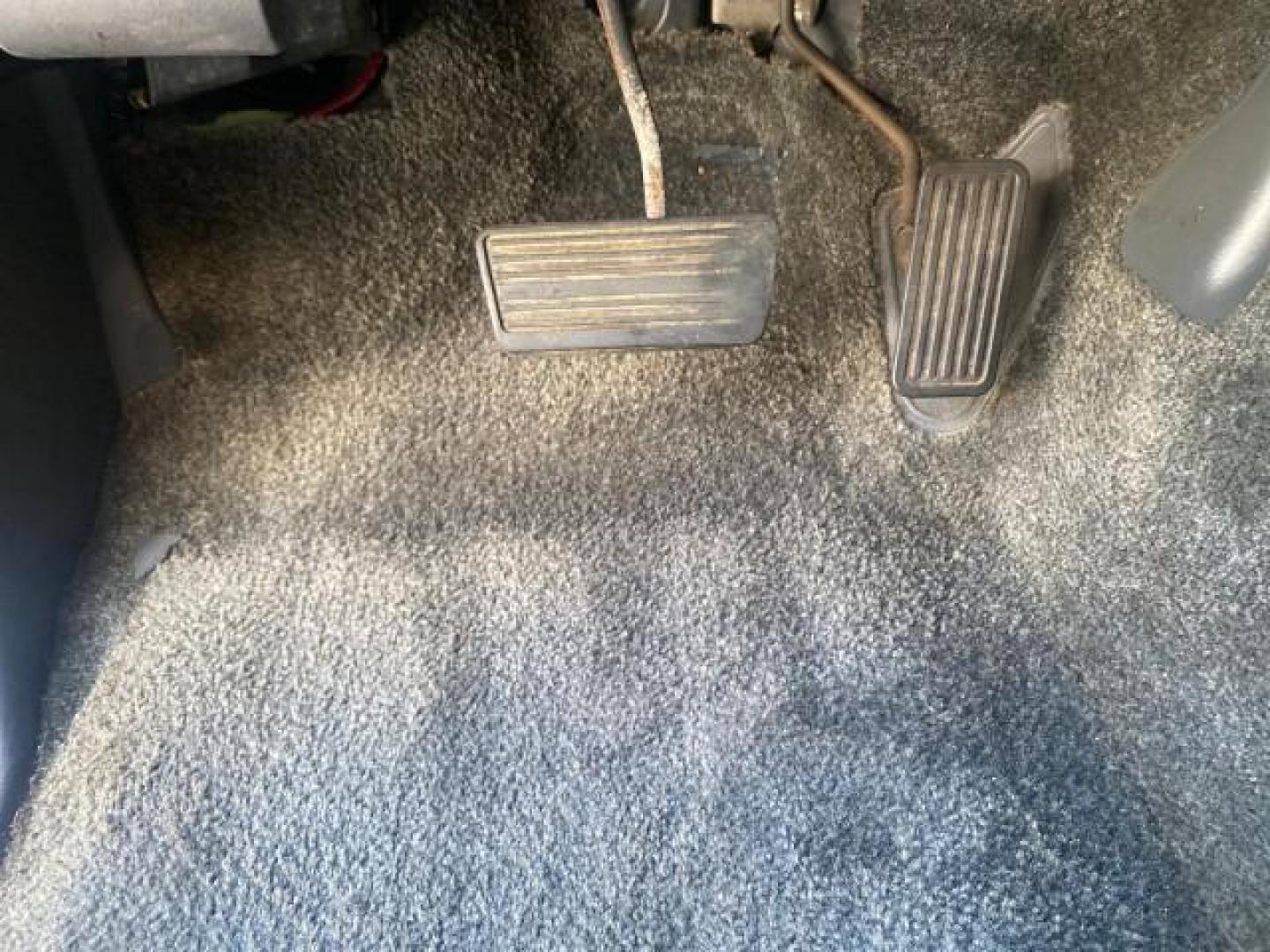 2001 Onyx Black /Graphite/Med Gray Chevrolet Suburban LT Z71 1 FL 4WD 44 SERVICES NO ACCIDENTS (3GNFK16T41G) with an 5.3L Vortec 1000 SFI V8 Engine engine, Automatic transmission, located at 4701 North Dixie Hwy, Pompano Beach, FL, 33064, (954) 422-2889, 26.240938, -80.123474 - OUR WEBPAGE FLORIDACARS1.COM HAS OVER 100 PHOTOS AND FREE CARFAX LINK 2001 CHEVROLET SUBURBAN 1500 Z71 4 WHEEL DRIVE LEATHER LOADED SUNROOF IMMACULATE VIN: 3GNFK16T41G205451 3 G N F K 1 6 T 4 1 G 2 0 5 4 5 1 4 DOOR WAGON/SPORT UTILITY 5.3L V8 F OHV GASOLINE 18 MPG REAR WHEEL DRIVE W/ 4X4 Features 4W - Photo#55