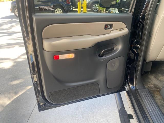 2001 Onyx Black /Graphite/Med Gray Chevrolet Suburban LT Z71 1 FL 4WD 44 SERVICES NO ACCIDENTS (3GNFK16T41G) with an 5.3L Vortec 1000 SFI V8 Engine engine, Automatic transmission, located at 4701 North Dixie Hwy, Pompano Beach, FL, 33064, (954) 422-2889, 26.240938, -80.123474 - OUR WEBPAGE FLORIDACARS1.COM HAS OVER 100 PHOTOS AND FREE CARFAX LINK 2001 CHEVROLET SUBURBAN 1500 Z71 4 WHEEL DRIVE LEATHER LOADED SUNROOF IMMACULATE VIN: 3GNFK16T41G205451 3 G N F K 1 6 T 4 1 G 2 0 5 4 5 1 4 DOOR WAGON/SPORT UTILITY 5.3L V8 F OHV GASOLINE 18 MPG REAR WHEEL DRIVE W/ 4X4 Features 4W - Photo#80