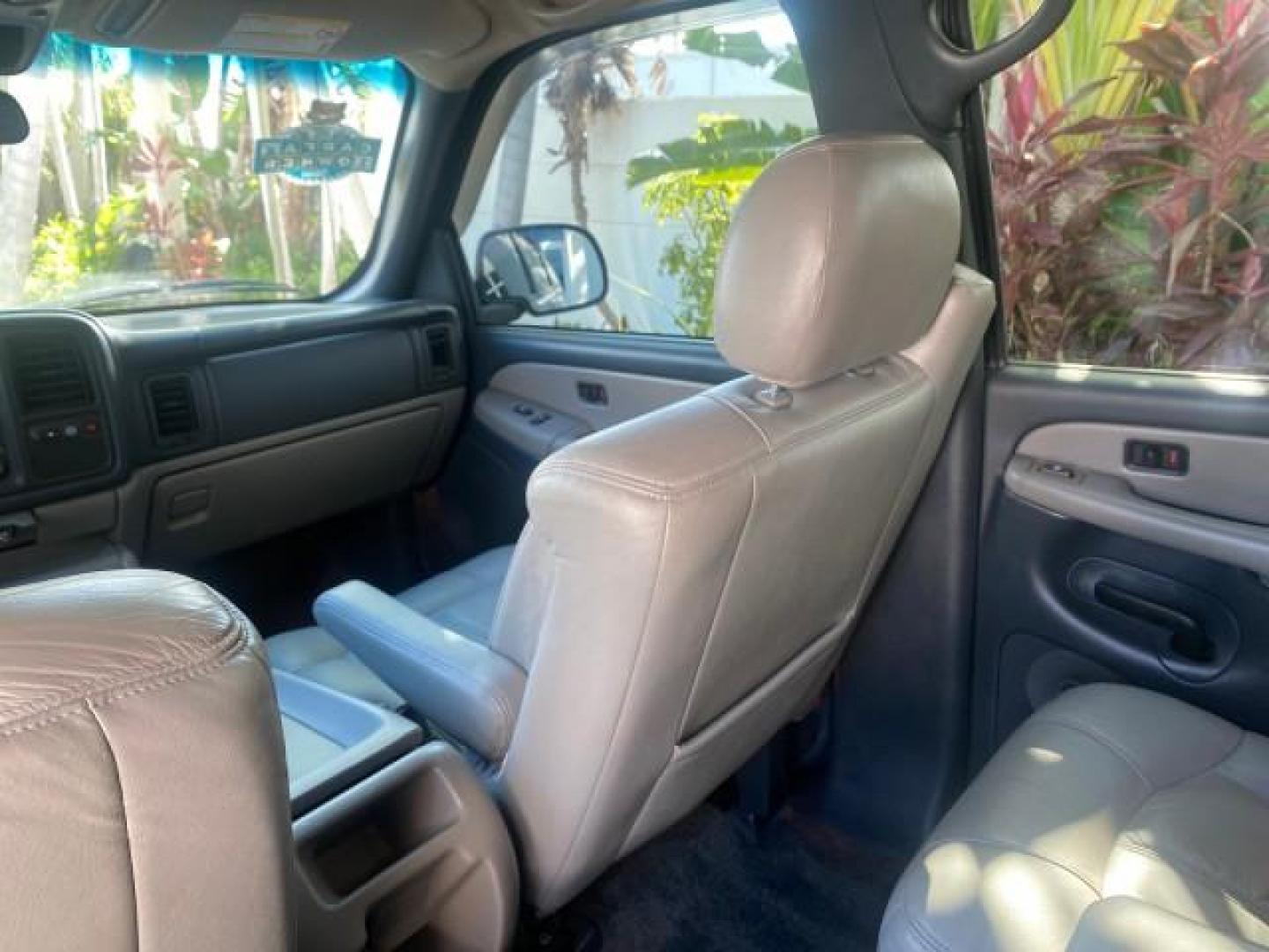 2001 Onyx Black /Graphite/Med Gray Chevrolet Suburban LT Z71 1 FL 4WD 44 SERVICES NO ACCIDENTS (3GNFK16T41G) with an 5.3L Vortec 1000 SFI V8 Engine engine, Automatic transmission, located at 4701 North Dixie Hwy, Pompano Beach, FL, 33064, (954) 422-2889, 26.240938, -80.123474 - OUR WEBPAGE FLORIDACARS1.COM HAS OVER 100 PHOTOS AND FREE CARFAX LINK 2001 CHEVROLET SUBURBAN 1500 Z71 4 WHEEL DRIVE LEATHER LOADED SUNROOF IMMACULATE VIN: 3GNFK16T41G205451 3 G N F K 1 6 T 4 1 G 2 0 5 4 5 1 4 DOOR WAGON/SPORT UTILITY 5.3L V8 F OHV GASOLINE 18 MPG REAR WHEEL DRIVE W/ 4X4 Features 4W - Photo#87