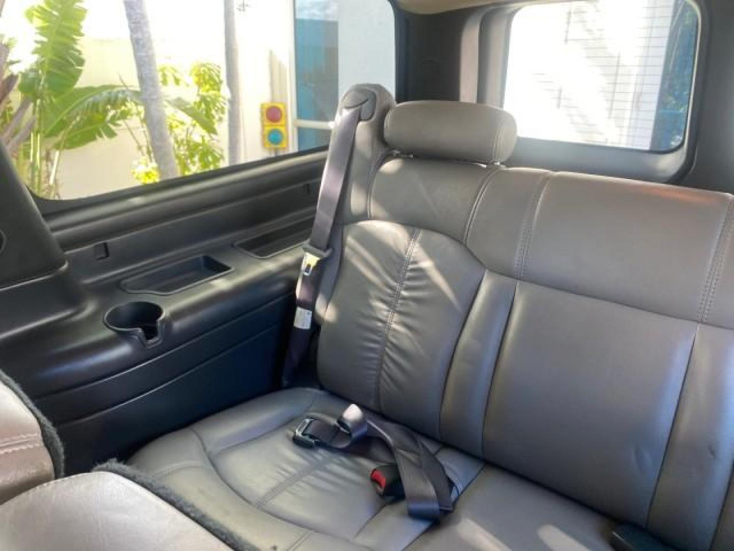 2001 Onyx Black /Graphite/Med Gray Chevrolet Suburban LT Z71 1 FL 4WD 44 SERVICES NO ACCIDENTS (3GNFK16T41G) with an 5.3L Vortec 1000 SFI V8 Engine engine, Automatic transmission, located at 4701 North Dixie Hwy, Pompano Beach, FL, 33064, (954) 422-2889, 26.240938, -80.123474 - OUR WEBPAGE FLORIDACARS1.COM HAS OVER 100 PHOTOS AND FREE CARFAX LINK 2001 CHEVROLET SUBURBAN 1500 Z71 4 WHEEL DRIVE LEATHER LOADED SUNROOF IMMACULATE VIN: 3GNFK16T41G205451 3 G N F K 1 6 T 4 1 G 2 0 5 4 5 1 4 DOOR WAGON/SPORT UTILITY 5.3L V8 F OHV GASOLINE 18 MPG REAR WHEEL DRIVE W/ 4X4 Features 4W - Photo#89