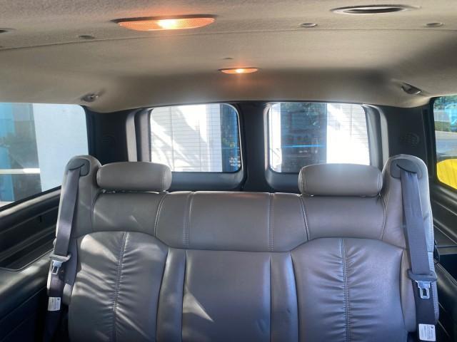 2001 Onyx Black /Graphite/Med Gray Chevrolet Suburban LT Z71 1 FL 4WD 44 SERVICES NO ACCIDENTS (3GNFK16T41G) with an 5.3L Vortec 1000 SFI V8 Engine engine, Automatic transmission, located at 4701 North Dixie Hwy, Pompano Beach, FL, 33064, (954) 422-2889, 26.240938, -80.123474 - OUR WEBPAGE FLORIDACARS1.COM HAS OVER 100 PHOTOS AND FREE CARFAX LINK 2001 CHEVROLET SUBURBAN 1500 Z71 4 WHEEL DRIVE LEATHER LOADED SUNROOF IMMACULATE VIN: 3GNFK16T41G205451 3 G N F K 1 6 T 4 1 G 2 0 5 4 5 1 4 DOOR WAGON/SPORT UTILITY 5.3L V8 F OHV GASOLINE 18 MPG REAR WHEEL DRIVE W/ 4X4 Features 4W - Photo#92