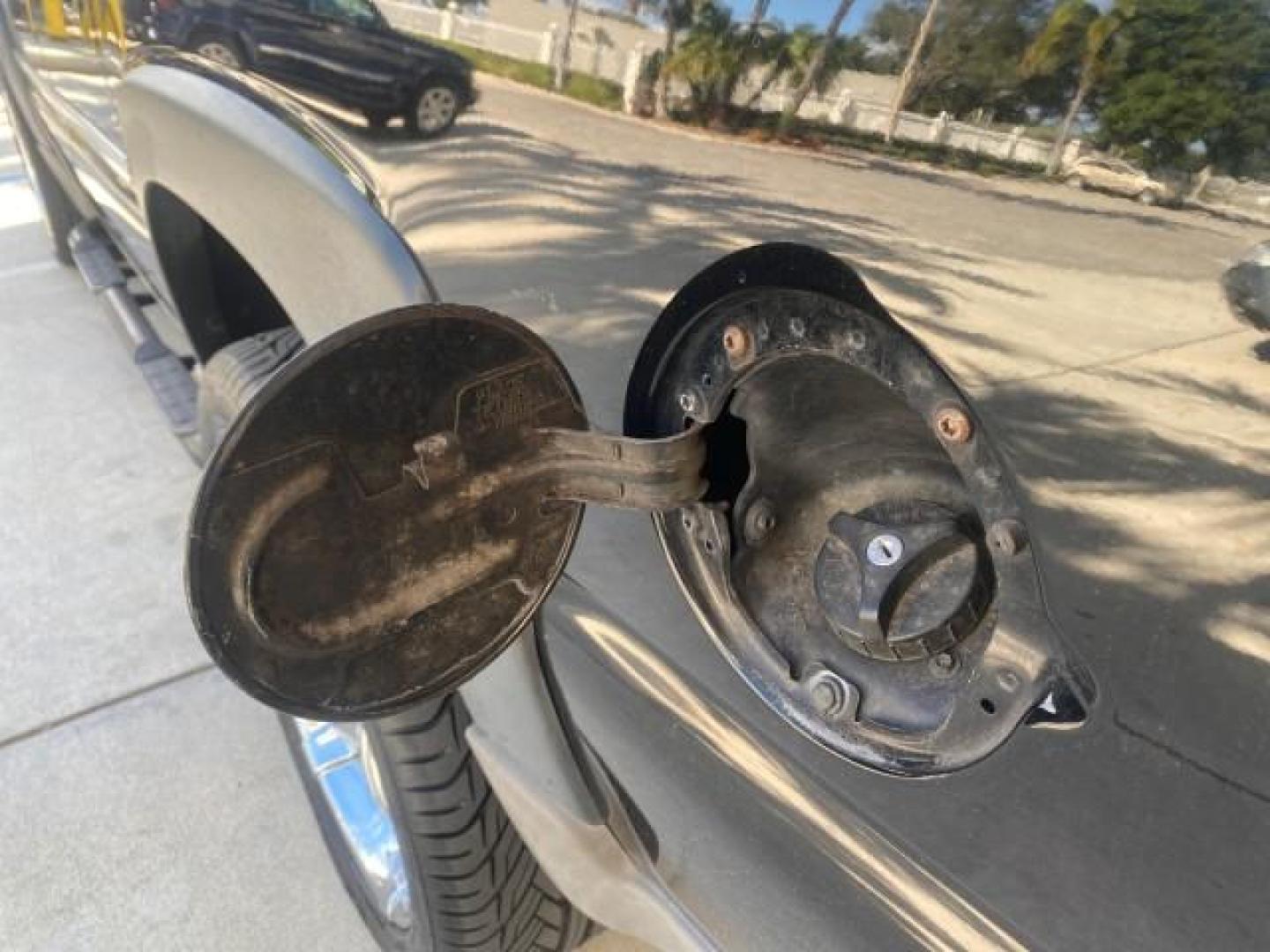 2001 Onyx Black /Graphite/Med Gray Chevrolet Suburban LT Z71 1 FL 4WD 44 SERVICES NO ACCIDENTS (3GNFK16T41G) with an 5.3L Vortec 1000 SFI V8 Engine engine, Automatic transmission, located at 4701 North Dixie Hwy, Pompano Beach, FL, 33064, (954) 422-2889, 26.240938, -80.123474 - OUR WEBPAGE FLORIDACARS1.COM HAS OVER 100 PHOTOS AND FREE CARFAX LINK 2001 CHEVROLET SUBURBAN 1500 Z71 4 WHEEL DRIVE LEATHER LOADED SUNROOF IMMACULATE VIN: 3GNFK16T41G205451 3 G N F K 1 6 T 4 1 G 2 0 5 4 5 1 4 DOOR WAGON/SPORT UTILITY 5.3L V8 F OHV GASOLINE 18 MPG REAR WHEEL DRIVE W/ 4X4 Features 4W - Photo#98