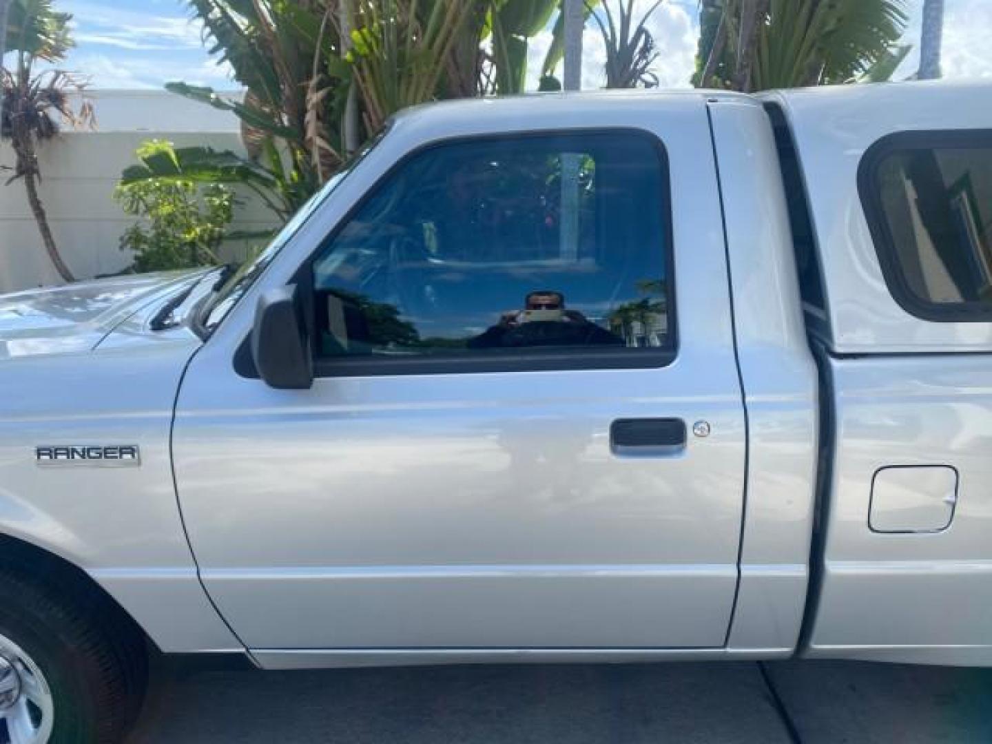 2008 Silver Metallic /Medium Dark Flint Ebony Ford Ranger XL LOW MILES 49,420 (1FTYR10D28P) with an 2.3L DOHC 16-Valve I4 Engine engine, Automatic transmission, located at 4701 North Dixie Hwy, Pompano Beach, FL, 33064, (954) 422-2889, 26.240938, -80.123474 - OUR WEBPAGE FLORIDACARS1.COM HAS OVER 100 PHOTOS AND FREE CARFAX LINK 2008 FORD RANGER XL AUTO AC 4 CYLN CAMPER TOP LOW MILES VIN: 1FTYR10D28PA70636 1 F T Y R 1 0 D 2 8 P A 7 0 6 3 6 PICKUP 2.3L 4 F GASOLINE 26 MPG REAR WHEEL DRIVE Features ABS Brakes Air Conditioning AM/FM Stereo Automatic Transmis - Photo#37