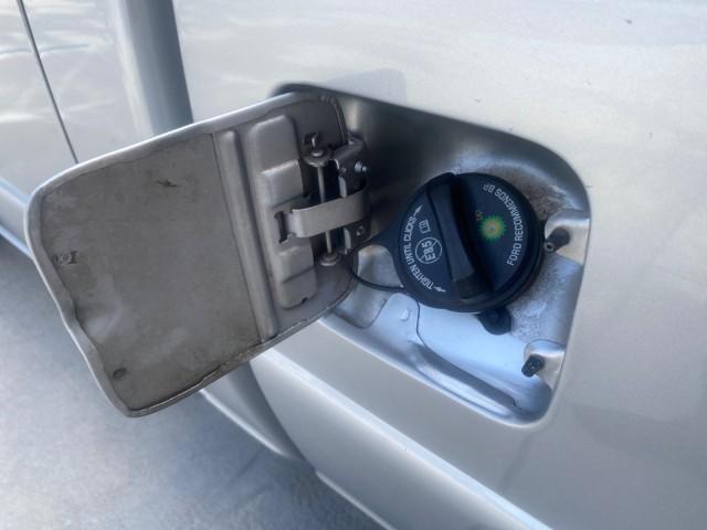 2008 Silver Metallic /Medium Dark Flint Ebony Ford Ranger XL LOW MILES 49,420 (1FTYR10D28P) with an 2.3L DOHC 16-Valve I4 Engine engine, Automatic transmission, located at 4701 North Dixie Hwy, Pompano Beach, FL, 33064, (954) 422-2889, 26.240938, -80.123474 - OUR WEBPAGE FLORIDACARS1.COM HAS OVER 100 PHOTOS AND FREE CARFAX LINK 2008 FORD RANGER XL AUTO AC 4 CYLN CAMPER TOP LOW MILES VIN: 1FTYR10D28PA70636 1 F T Y R 1 0 D 2 8 P A 7 0 6 3 6 PICKUP 2.3L 4 F GASOLINE 26 MPG REAR WHEEL DRIVE Features ABS Brakes Air Conditioning AM/FM Stereo Automatic Transmis - Photo#72