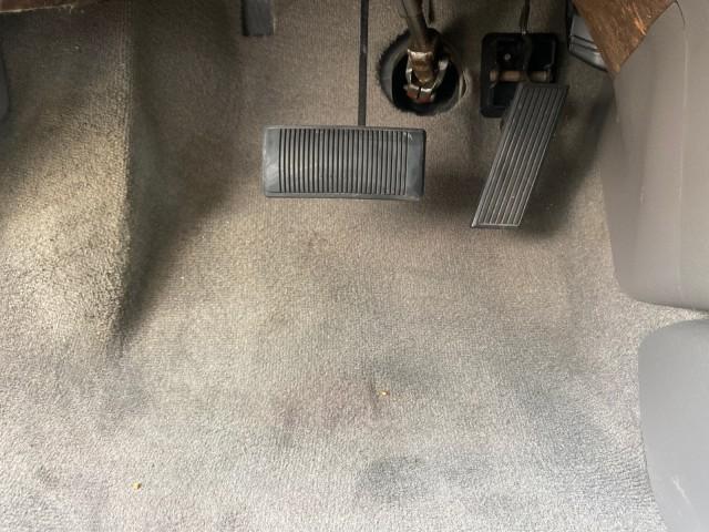 2004 Brilliant Black Crystal Prl /Dark Slate Gray Chrysler Sebring Limited LOW MILES 66,139 (1C3EL65R84N) with an 2.7L MPI DOHC 24-Valve V6 Engine engine, Automatic transmission, located at 4701 North Dixie Hwy, Pompano Beach, FL, 33064, (954) 422-2889, 26.240938, -80.123474 - OUR WEBPAGE FLORIDACARS1.COM HAS OVER 100 PHOTOS AND FREE CARFAX LINK 2004 CHRYSLER SEBRING LIMITED VIN: 1C3EL65R84N154413 1 C 3 E L 6 5 R 8 4 N 1 5 4 4 1 3 CONVERTIBLE 2.7L V6 F DOHC GASOLINE 28 MPG FRONT WHEEL DRIVE Features ABS Brakes Air Conditioning Alloy Wheels AM/FM Stereo Automatic Transmiss - Photo#77