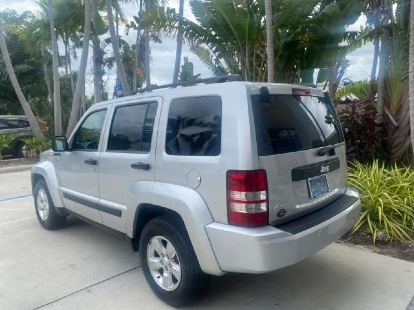 2010 Bright Silver Metallic /Dark slate gray Jeep Liberty Sport 4WD NO ACCIDENTS (1J4PN2GK2AW) with an 3.7L V6 Engine engine, Automatic transmission, located at 4701 North Dixie Hwy, Pompano Beach, FL, 33064, (954) 422-2889, 26.240938, -80.123474 - OUR WEBPAGE FLORIDACARS1.COM HAS OVER 100 PHOTOS AND FREE CARFAX LINK 2010 JEEP LIBERTY SPORT 4WD AMAZING FIND 32 SERVICE RECORDS VIN: 1J4PN2GK2AW182523 1 J 4 P N 2 G K 2 A W 1 8 2 5 2 3 4 DOOR WAGON/SPORT UTILITY 3.7L V6 F SOHC 12V GASOLINE 21 MPG REAR WHEEL DRIVE W/ 4X4 Features ABS Brakes Air Con - Photo#34
