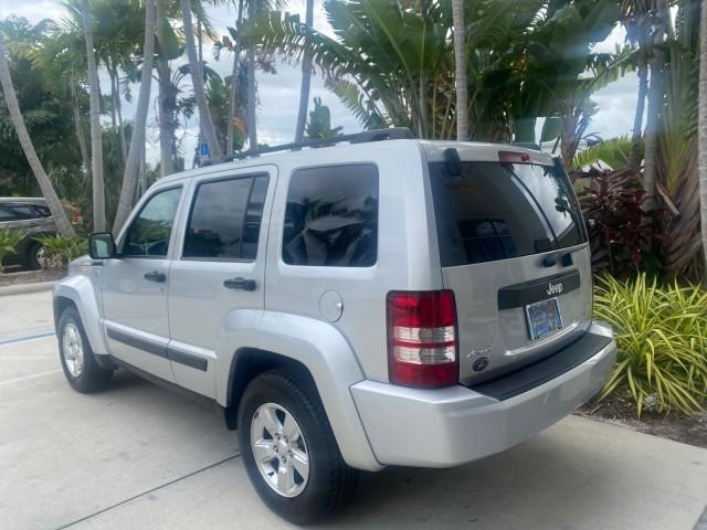 2010 Bright Silver Metallic /Dark slate gray Jeep Liberty Sport 4WD NO ACCIDENTS (1J4PN2GK2AW) with an 3.7L V6 Engine engine, Automatic transmission, located at 4701 North Dixie Hwy, Pompano Beach, FL, 33064, (954) 422-2889, 26.240938, -80.123474 - OUR WEBPAGE FLORIDACARS1.COM HAS OVER 100 PHOTOS AND FREE CARFAX LINK 2010 JEEP LIBERTY SPORT 4WD AMAZING FIND 32 SERVICE RECORDS VIN: 1J4PN2GK2AW182523 1 J 4 P N 2 G K 2 A W 1 8 2 5 2 3 4 DOOR WAGON/SPORT UTILITY 3.7L V6 F SOHC 12V GASOLINE 21 MPG REAR WHEEL DRIVE W/ 4X4 Features ABS Brakes Air Con - Photo#34