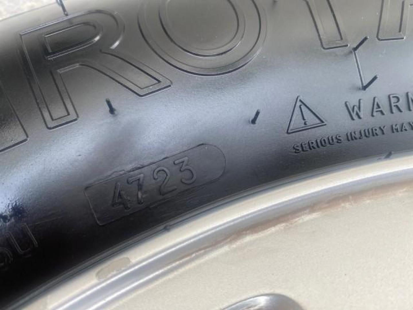 2010 Bright Silver Metallic /Dark slate gray Jeep Liberty Sport 4WD NO ACCIDENTS (1J4PN2GK2AW) with an 3.7L V6 Engine engine, Automatic transmission, located at 4701 North Dixie Hwy, Pompano Beach, FL, 33064, (954) 422-2889, 26.240938, -80.123474 - OUR WEBPAGE FLORIDACARS1.COM HAS OVER 100 PHOTOS AND FREE CARFAX LINK 2010 JEEP LIBERTY SPORT 4WD AMAZING FIND 32 SERVICE RECORDS VIN: 1J4PN2GK2AW182523 1 J 4 P N 2 G K 2 A W 1 8 2 5 2 3 4 DOOR WAGON/SPORT UTILITY 3.7L V6 F SOHC 12V GASOLINE 21 MPG REAR WHEEL DRIVE W/ 4X4 Features ABS Brakes Air Con - Photo#43